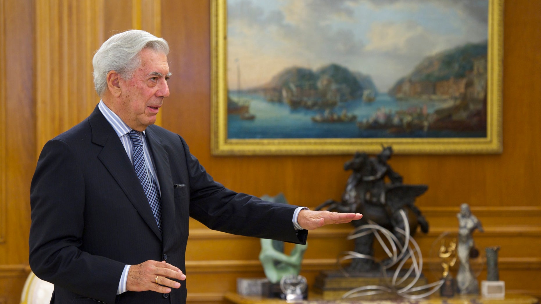 Mario Vargas Llosa poses for the photographers at the Zarzuela Palace on May 11, 2011 in Madrid, Spain.