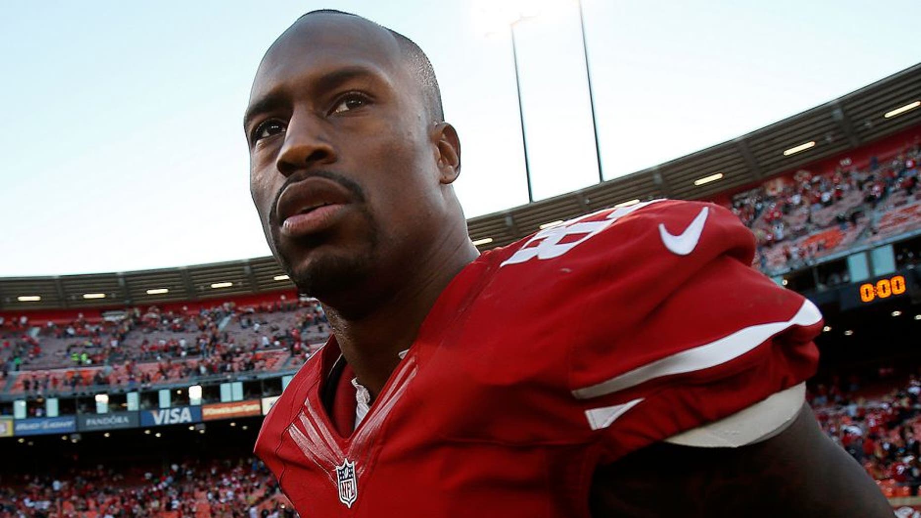 SAN FRANCISCO, CA - DECEMBER 1: Tight end Vernon Davis #85 of the San Francisco 49ers walks on the field after his game against the St. Louis Rams on December 1, 2013 at Candlestick Park in San Francisco, California. The 49ers defeated the Rams 23-13 (Photo by Stephen Lam/Getty Images)