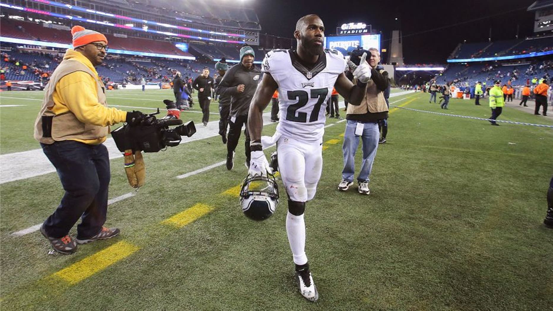 FOXBORO, MA - DECEMBER 06: Malcolm Jenkins #27 of the Philadelphia Eagles exits the field after the game between the New England Patriots and the Philadelphia Eagles at Gillette Stadium on December 6, 2015 in Foxboro, Massachusetts. (Photo by Jim Rogash/Getty Images)