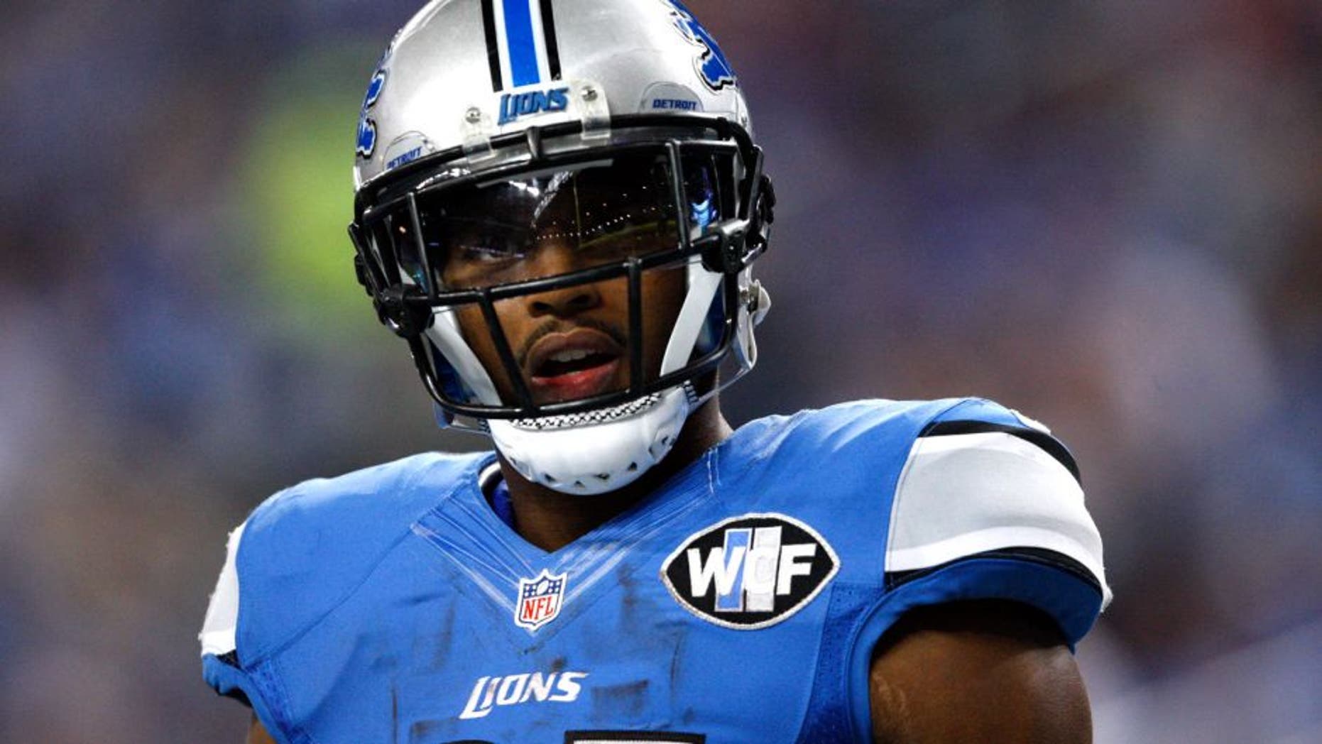 Oct 25, 2015; Detroit, MI, USA; Detroit Lions running back Ameer Abdullah (21) looks up at the crowd during the second quarter against the Minnesota Vikings at Ford Field. Vikings win 28-19. Mandatory Credit: Raj Mehta-USA TODAY Sports
