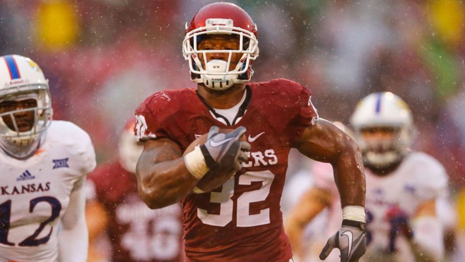 Nov 22, 2014; Norman, OK, USA; Oklahoma Sooners running back Samaje Perine (32) runs past Kansas Jayhawks cornerback Dexter McDonald (12) and scores a touchdown during the game at Gaylord Family - Oklahoma Memorial Stadium. Mandatory Credit: Kevin Jairaj-USA TODAY Sports