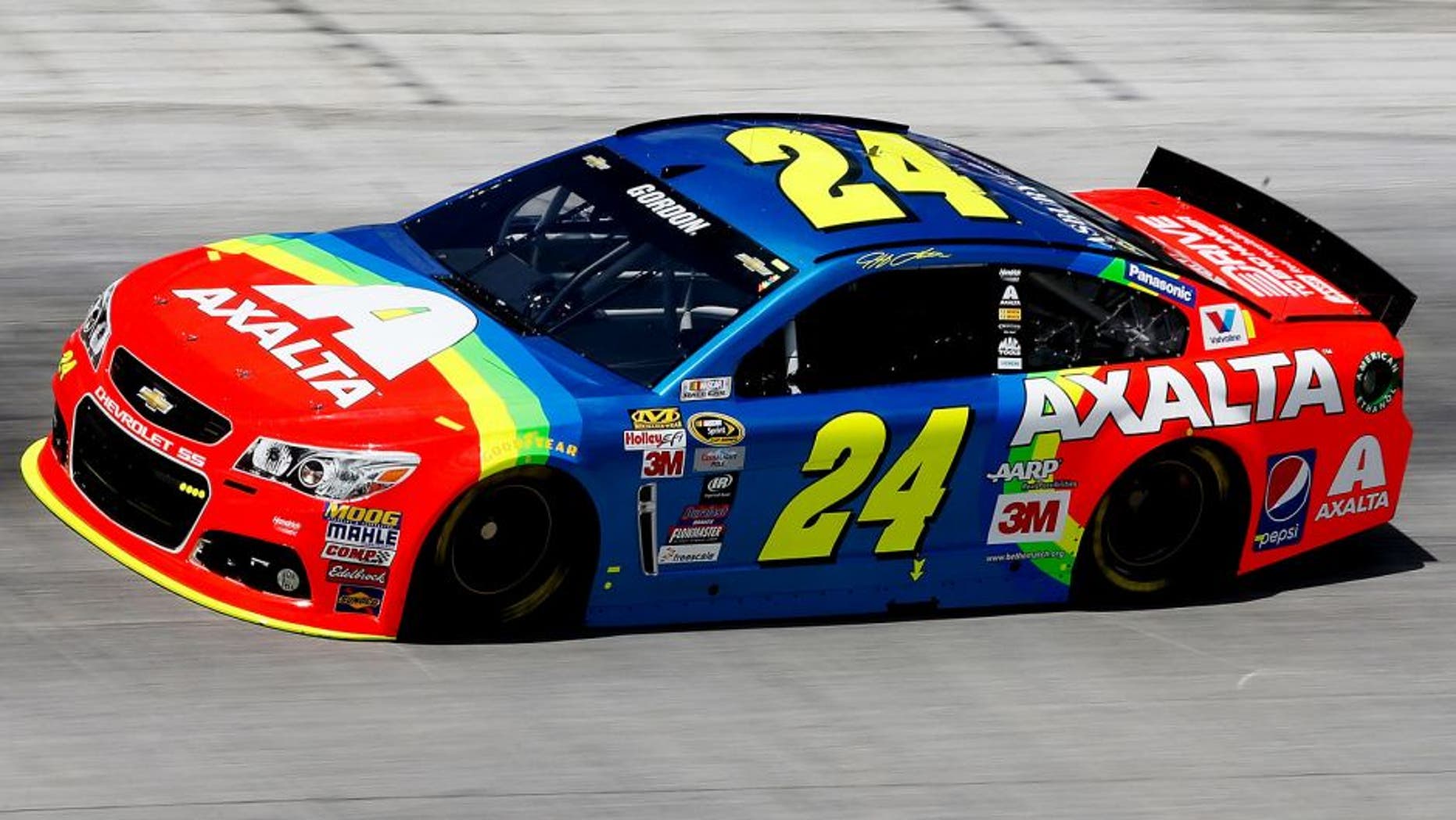 BRISTOL, TN - AUGUST 21: Jeff Gordon, driver of the #24 Axalta Chevrolet, practices for the NASCAR Sprint Cup Series Irwin Tools Night Race at Bristol Motor Speedway on August 21, 2015 in Bristol, Tennessee. (Photo by Gregory Shamus/Getty Images)