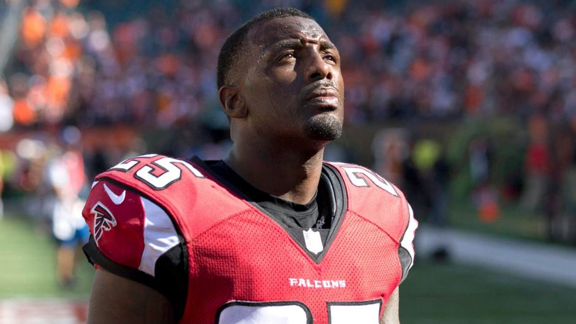Sep 14, 2014; Cincinnati, OH, USA; Atlanta Falcons strong safety William Moore (25) against the Cincinnati Bengals at Paul Brown Stadium. The Bengals won 24-10. Mandatory Credit: Aaron Doster-USA TODAY Sports