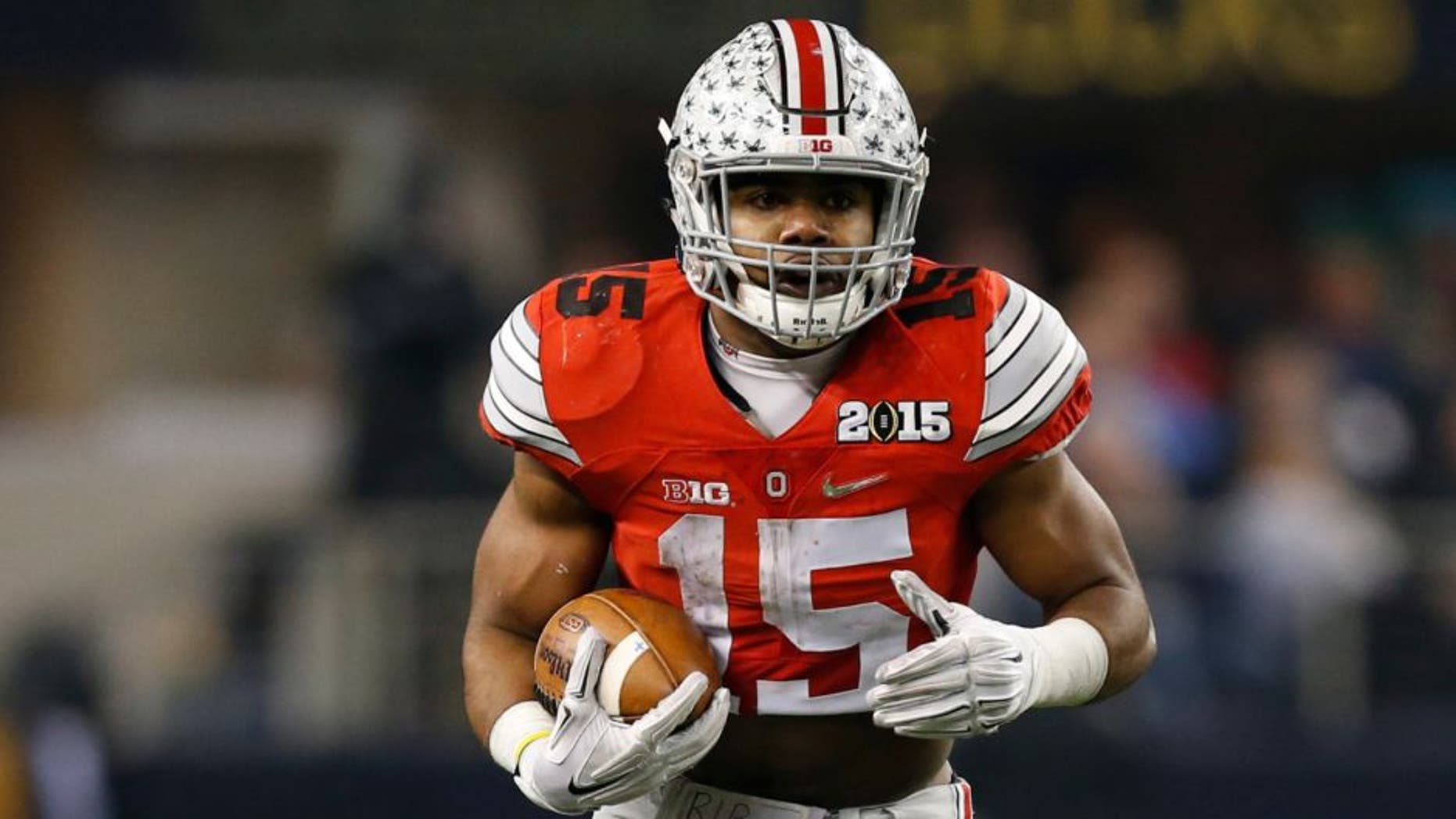 Jan 12, 2015; Arlington, TX, USA; Ohio State Buckeyes running back Ezekiel Elliott (15) runs with the ball against the Oregon Ducks in the 2015 CFP National Championship Game against the Oregon Ducks at AT&T Stadium. Mandatory Credit: Matthew Emmons-USA TODAY Sports