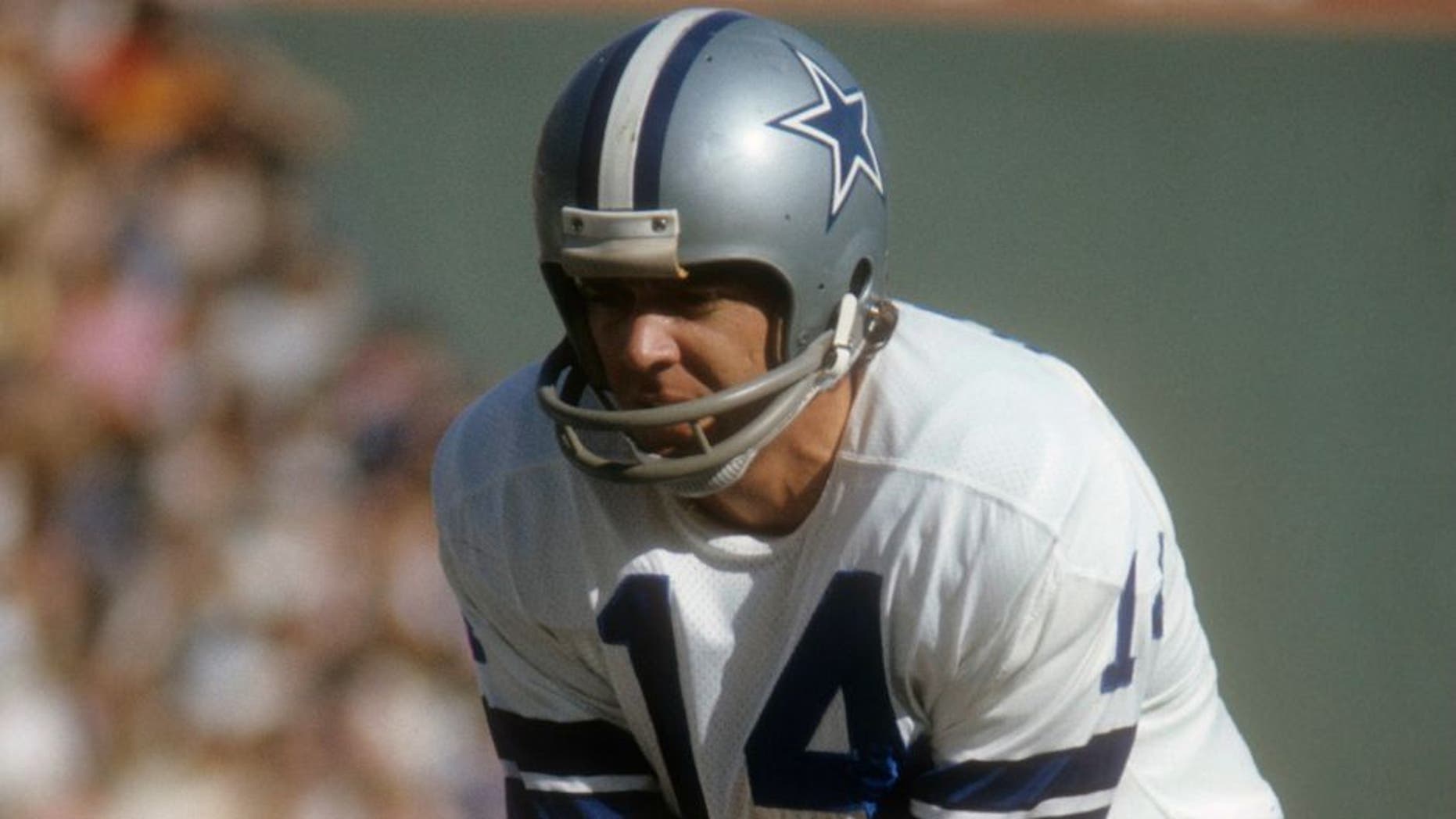 CIRCA 1970: Quarterback Craig Morton #14 of the Dallas Cowboys stands under center Dave Manders #51 during an NFL football game circa 1970. Morton played for the Cowboy from 1965-74. (Photo by Focus on Sport/Getty Images) *** Local Caption *** Craig Morton;Dave Manders