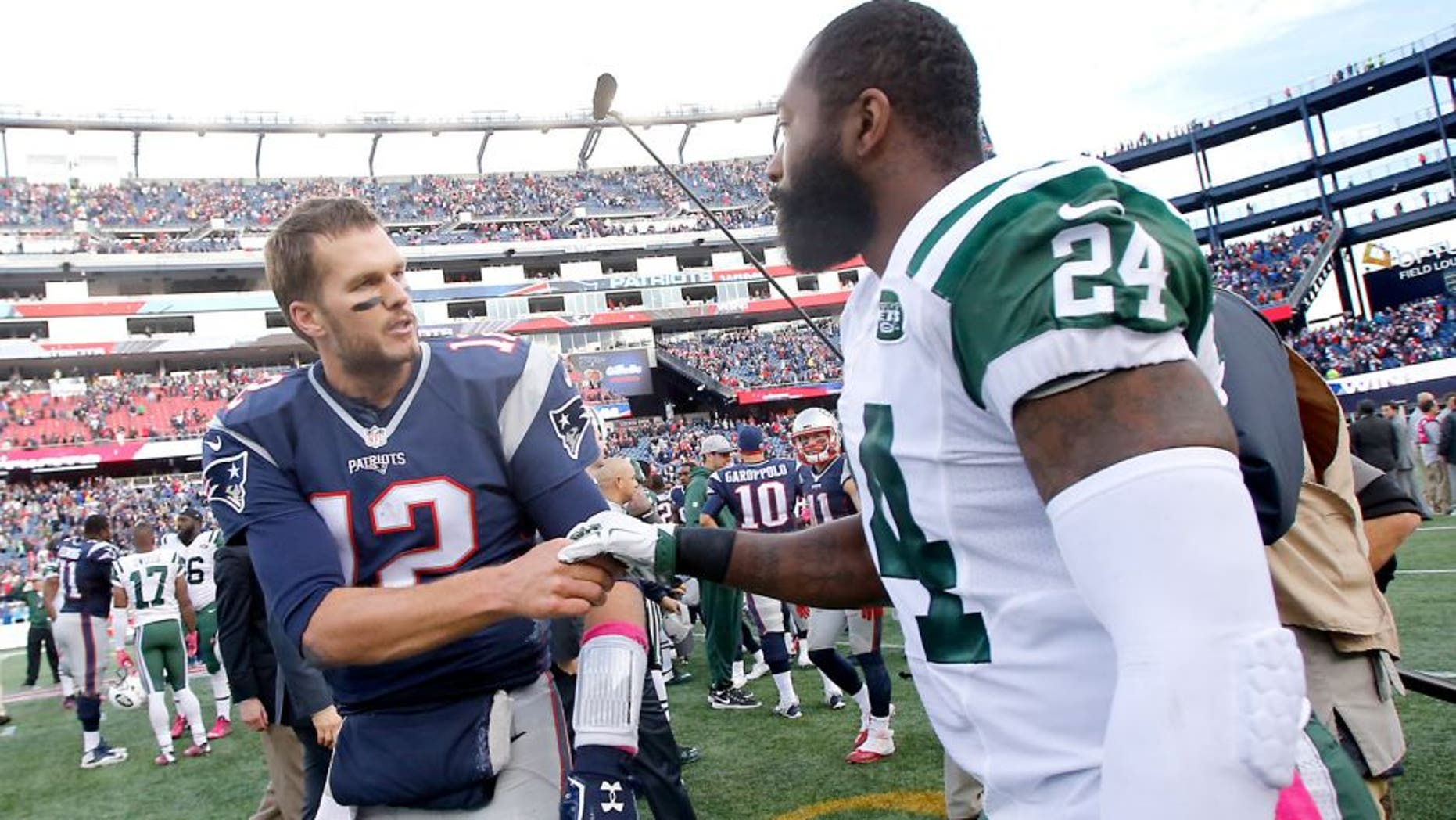 FOXBOROUGH, MA - OCTOBER 25: New England Patriots quarterback Tom Brady shakes hands with New York Jets Darrell Revis after the Patriots defeated the Jets 30-23 at Giillette Stadium on Sunday October 25, 2015. (Photo by Matthew J. Lee/The Boston Globe via Getty Images)