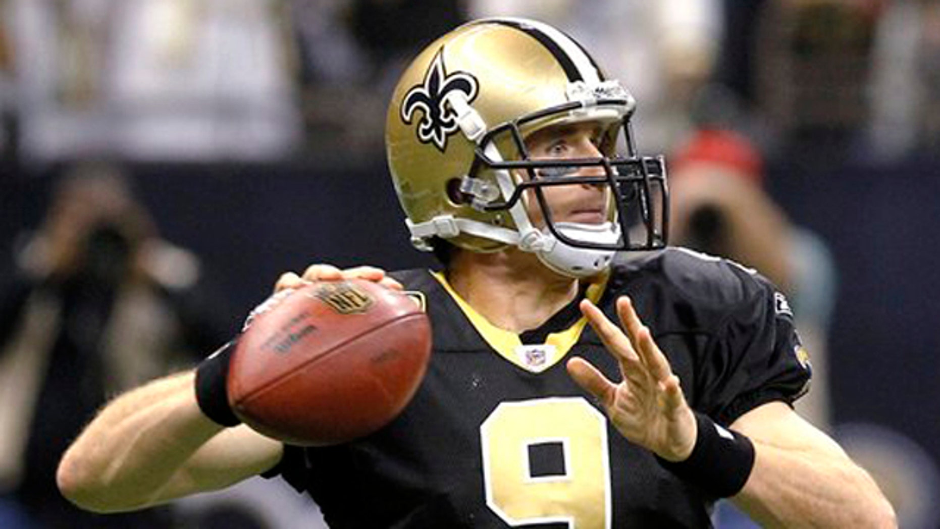 Saints Quarterback Drew Brees Breaks NFL Single-Season Passing Record ...