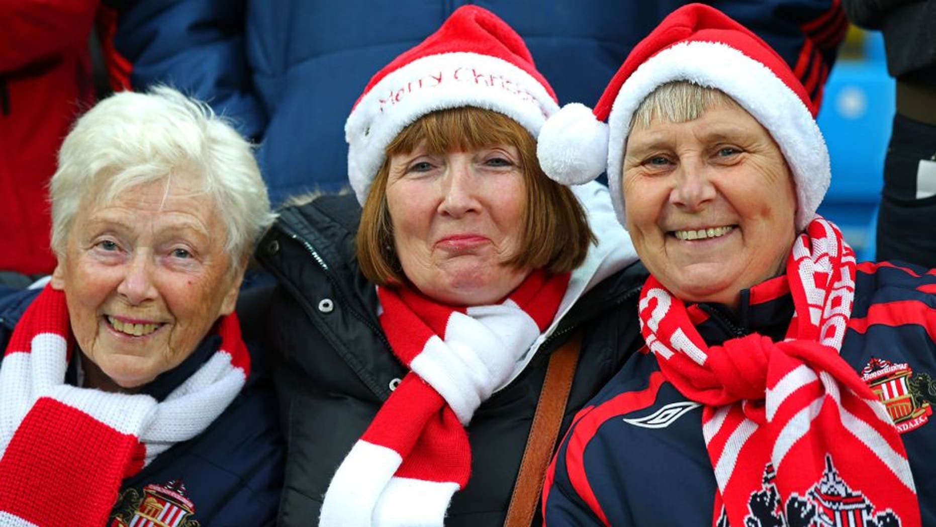 MANCHESTER, ENGLAND - DECEMBER 26: Sunderland fans enjoy the atmosphere during the Barclays Premier League match between Manchester City and Sunderland at the Etihad Stadium on December 26, 2015 in Manchester, England. (Photo by Alex Livesey/Getty Images)