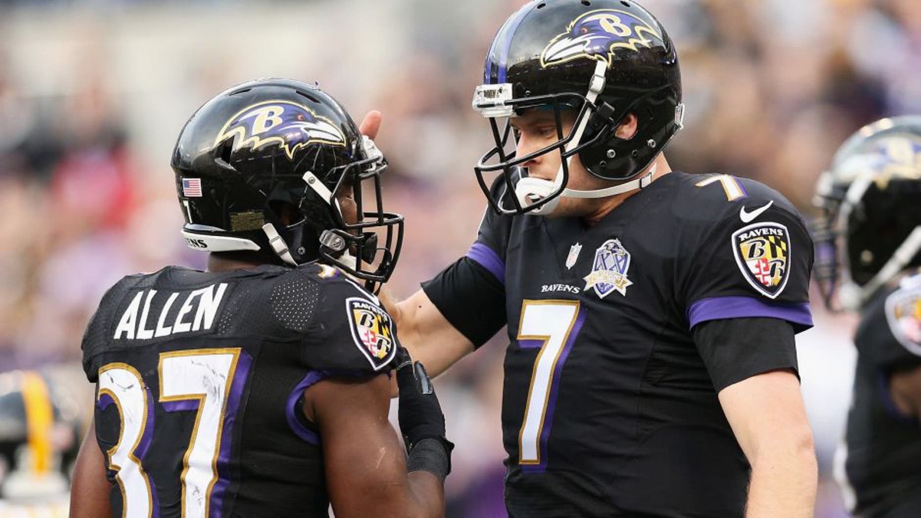 BALTIMORE, MD - DECEMBER 27: Ryan Mallett #7 of the Baltimore Ravens congratulates Javorius Allen #37 after he scored a touchdown against the Pittsburgh Steelers at M&T Bank Stadium on December 27, 2015 in Baltimore, Maryland. (Photo by Patrick Smith/Getty Images)