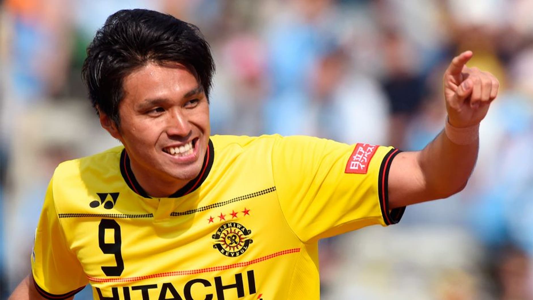 KAWASAKI, JAPAN - APRIL 29: (EDITORIAL USE ONLY) Masato Kudo of Kashiwa Reysol celebrates scoring his team's second goal during the J.League match between Kawasaki Frontale and Kashiwa Reysol at Todoroki Stadium on April 29, 2015 in Kawasaki, Kanagawa, Japan. (Photo by Etsuo Hara/Getty Images)