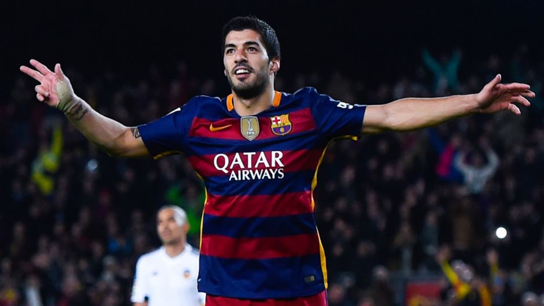 BARCELONA, SPAIN - FEBRUARY 03: Luis Suarez of FC Barcelona celebrates after scoring his team's seventh goal during the Copa del Rey Semi Final first leg match between FC Barcelona and Valencia at Nou Camp on February 3, 2016 in Barcelona, Spain. (Photo by David Ramos/Getty Images)