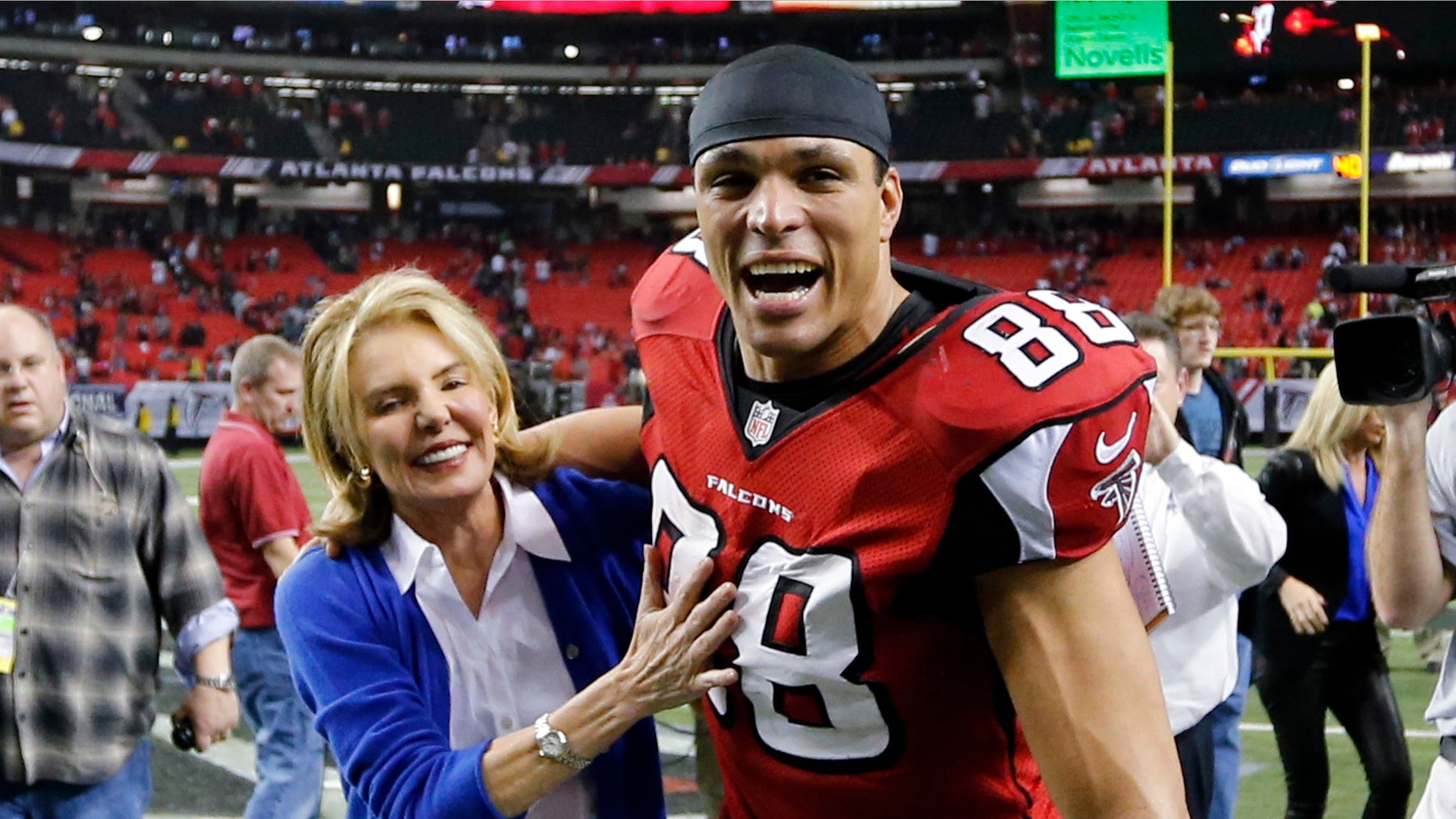 Atlanta Falcons tight end Tony Gonzalez (88) walks off the field after the second half of an NFC divisional playoff NFL football game against the Seattle Seahawks Sunday, Jan. 13, 2013, in Atlanta. The Falcons won 30-28. (AP Photo/John Bazemore)