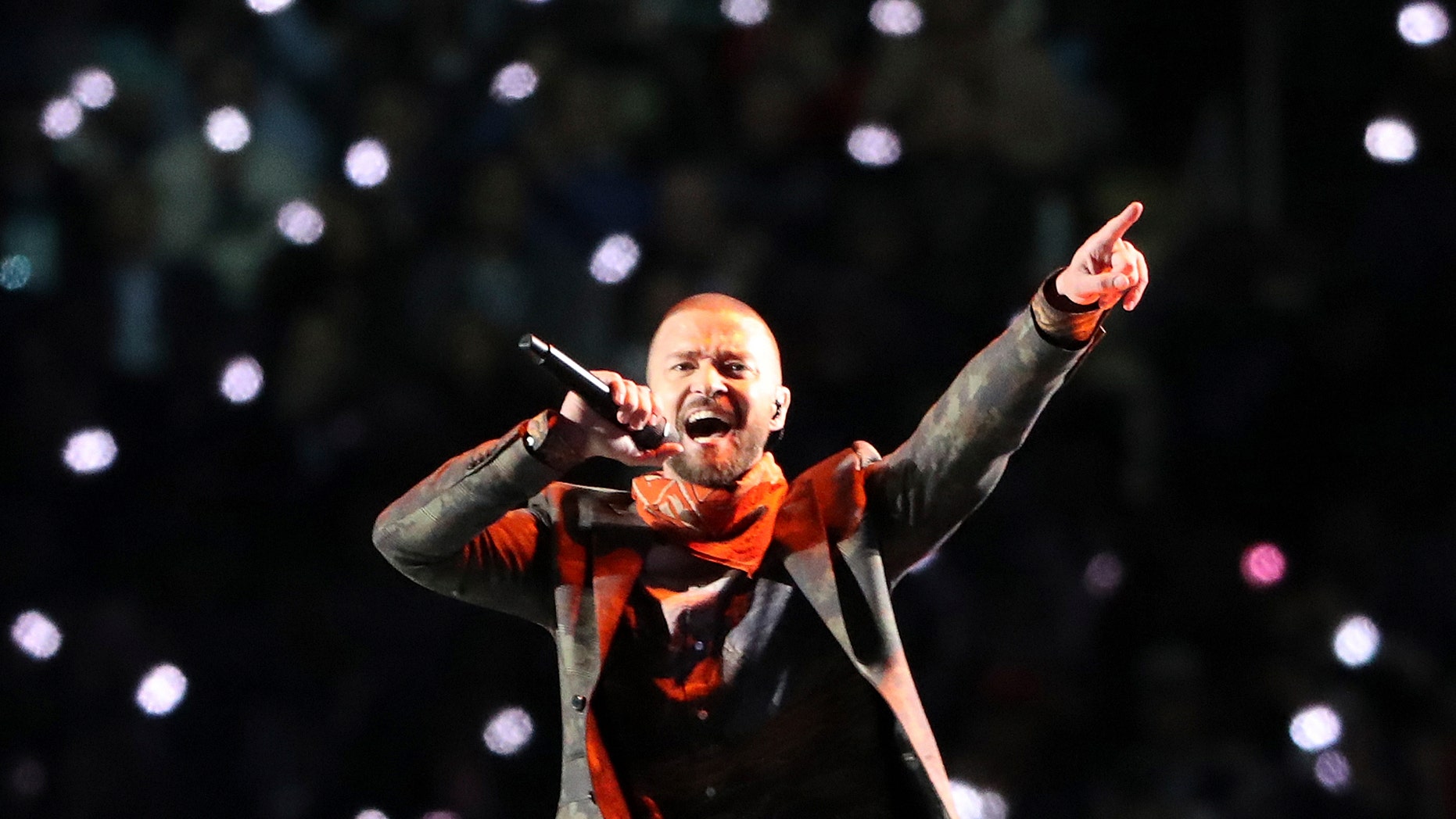 NFL Football - Philadelphia Eagles v New England Patriots - Super Bowl LII Halftime Show - U.S. Bank Stadium, Minneapolis, Minnesota, U.S. - February 4, 2018. Justin Timberlake performs during the halftime show. REUTERS/Chris Wattie - HP1EE2504YX40
