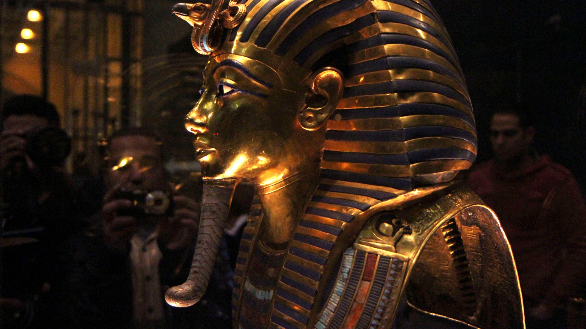 File photo - The golden mask of Pharaoh Tutankhamen is seen on display at the Egyptian Museum in Cairo, Jan. 24, 2015. (REUTERS/Al Youm Al Saabi Newspaper)