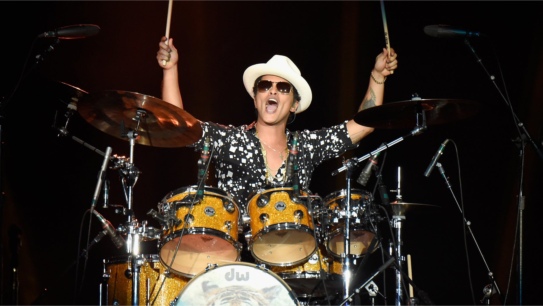 LAS VEGAS, NV - MAY 16: Musician Bruno Mars performs onstage during Rock in Rio USA at the MGM Resorts Festival Grounds on May 16, 2015 in Las Vegas, Nevada. (Photo by Kevin Mazur/Getty Images)