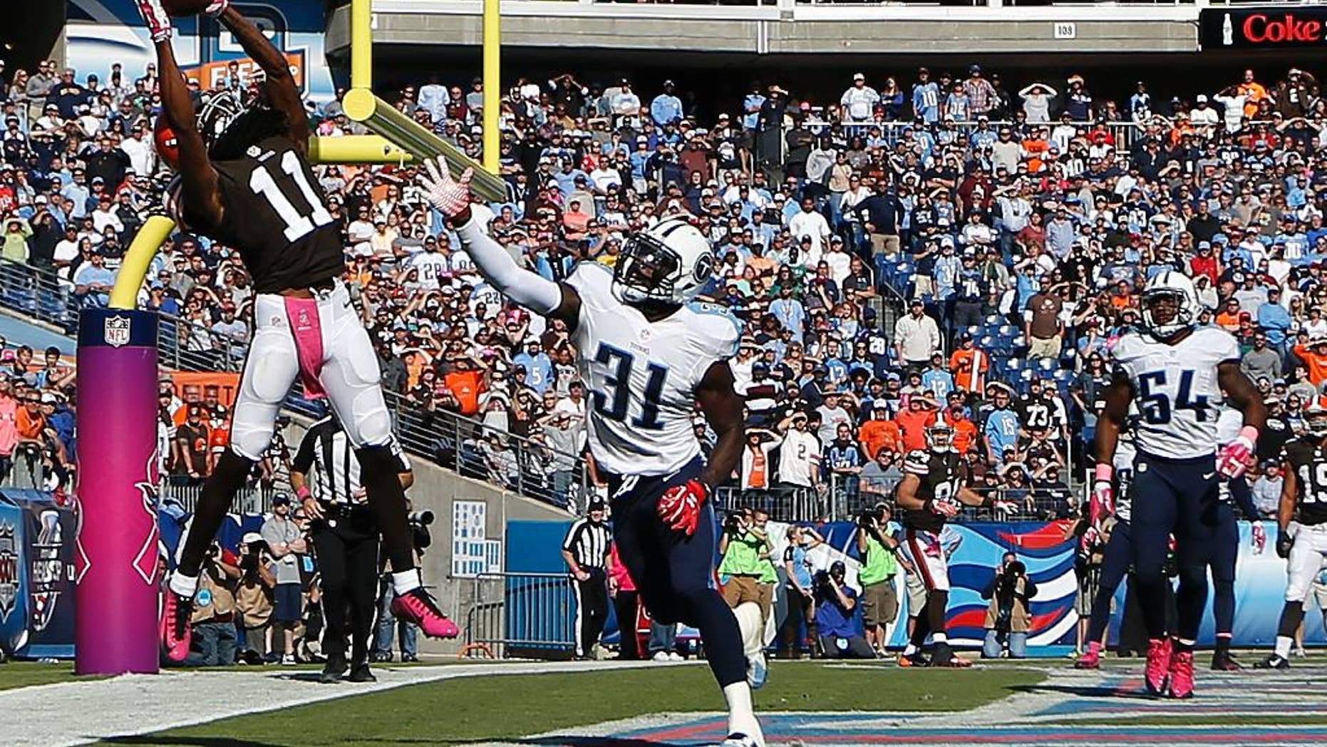 Tennessee Titans quarterback Jake Locker comes off the field after injuring his right hand in the second quarter of an NFL football game against the Cleveland Browns Sunday, Oct. 5, 2014, in Nashville, Tenn. (AP Photo/Mark Zaleski)