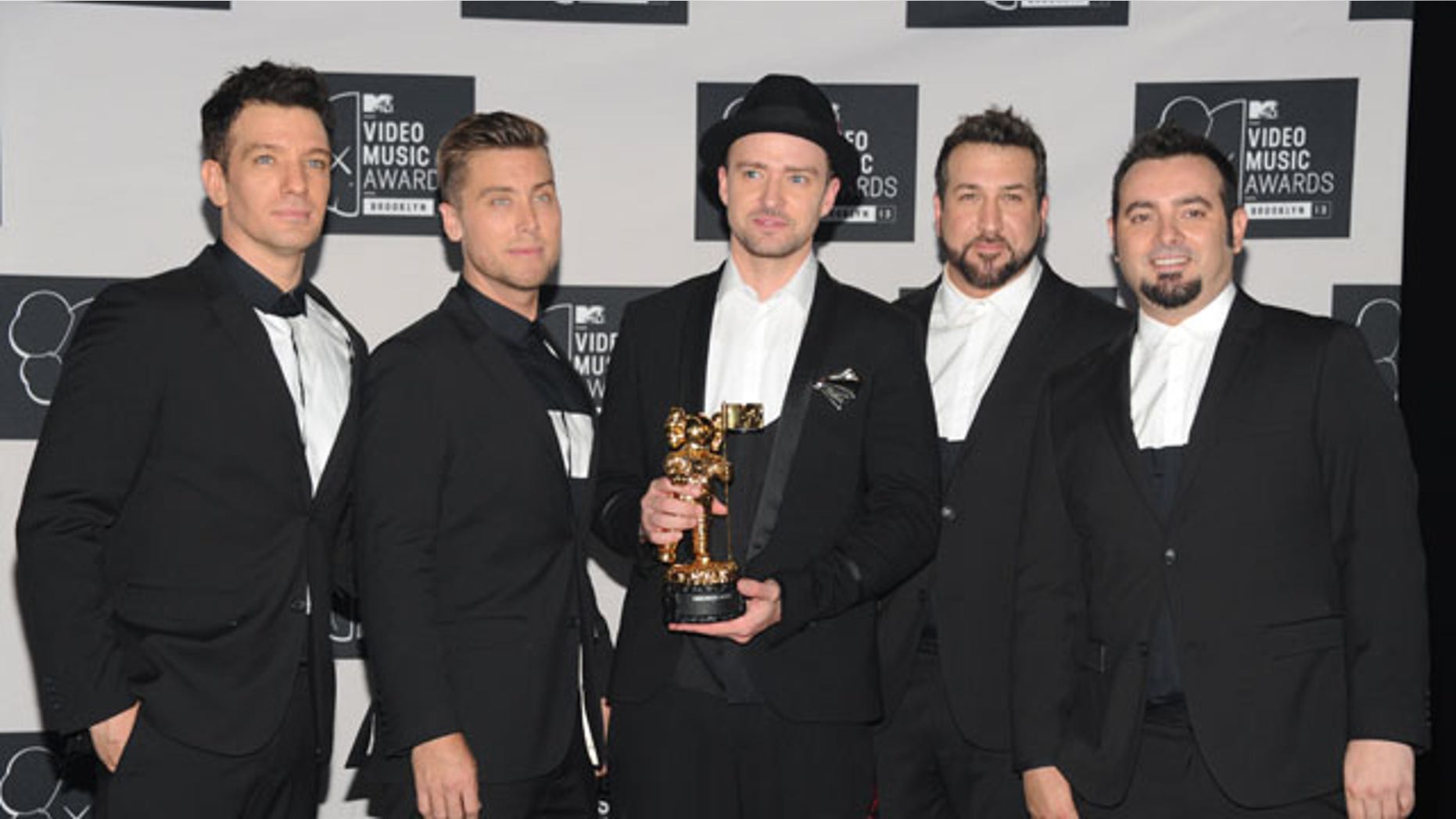 August 25, 2013: Justin Timberlake, center, winner of the video vanguard award poses backstage with, from left, JC Chasez, Lance Bass, Joey Fatone and Chris Kirkpatrick of 'N Sync at the MTV Video Music Awards at the Barclays Center in the Brooklyn borough of New York. (Photo by Evan Agostini/Invision/AP)