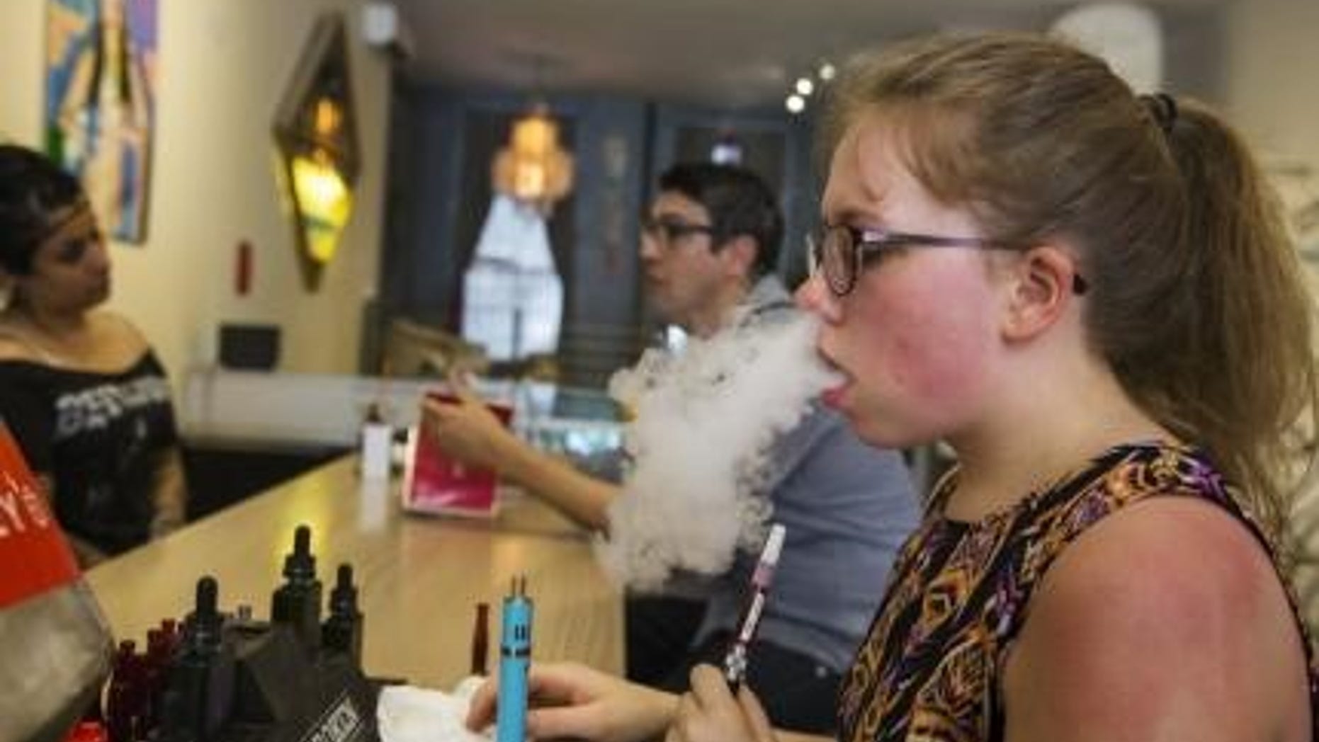 A customer tries different e-cigarette flavors at the Henley Vaporium in New York, June 23, 2015. REUTERS/Lucas Jackson