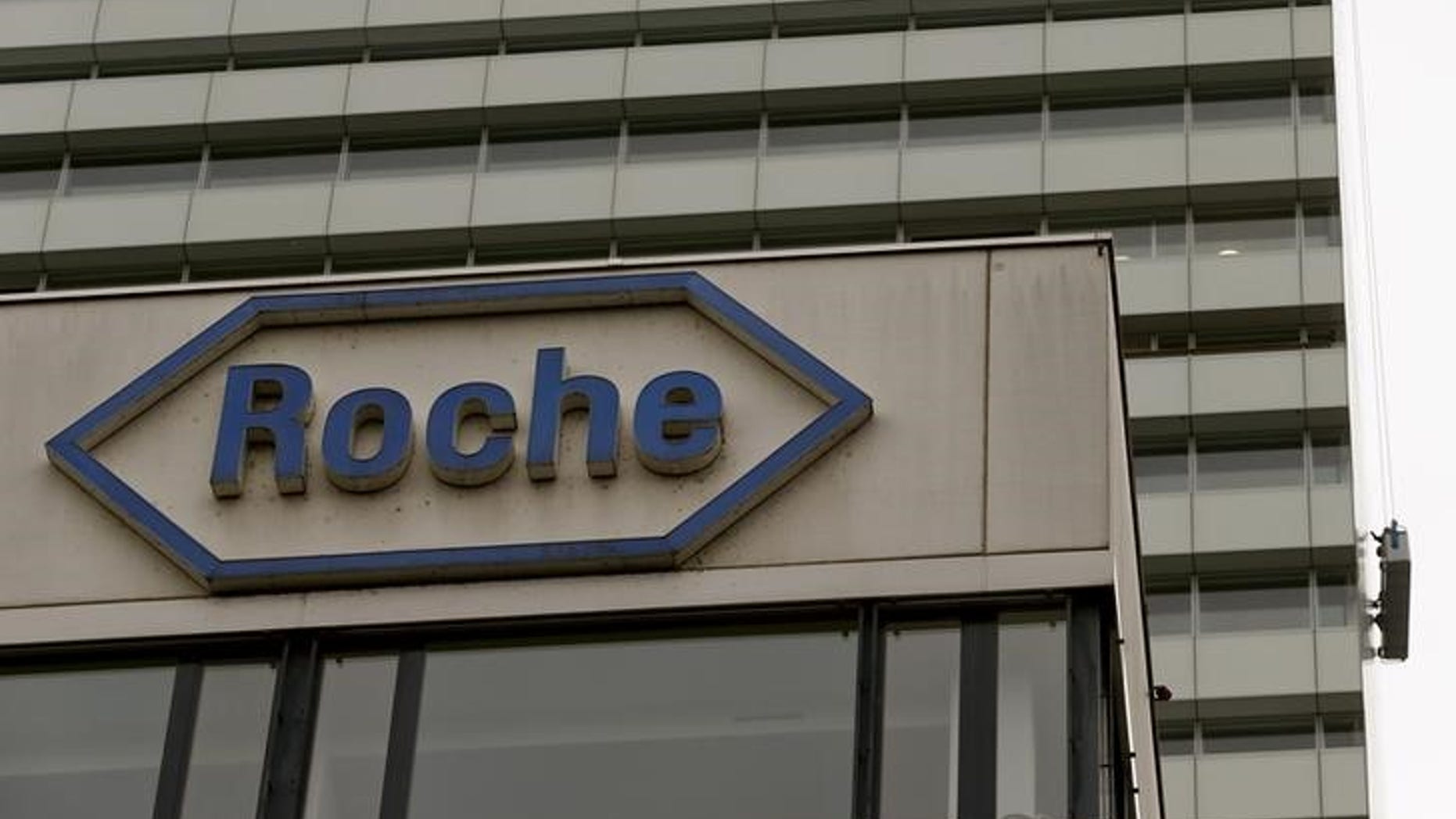 Swiss drugmaker Roche's logo is seen at their headquarters in Basel, Switzerland October 22, 2015. REUTERS/Arnd Wiegmann