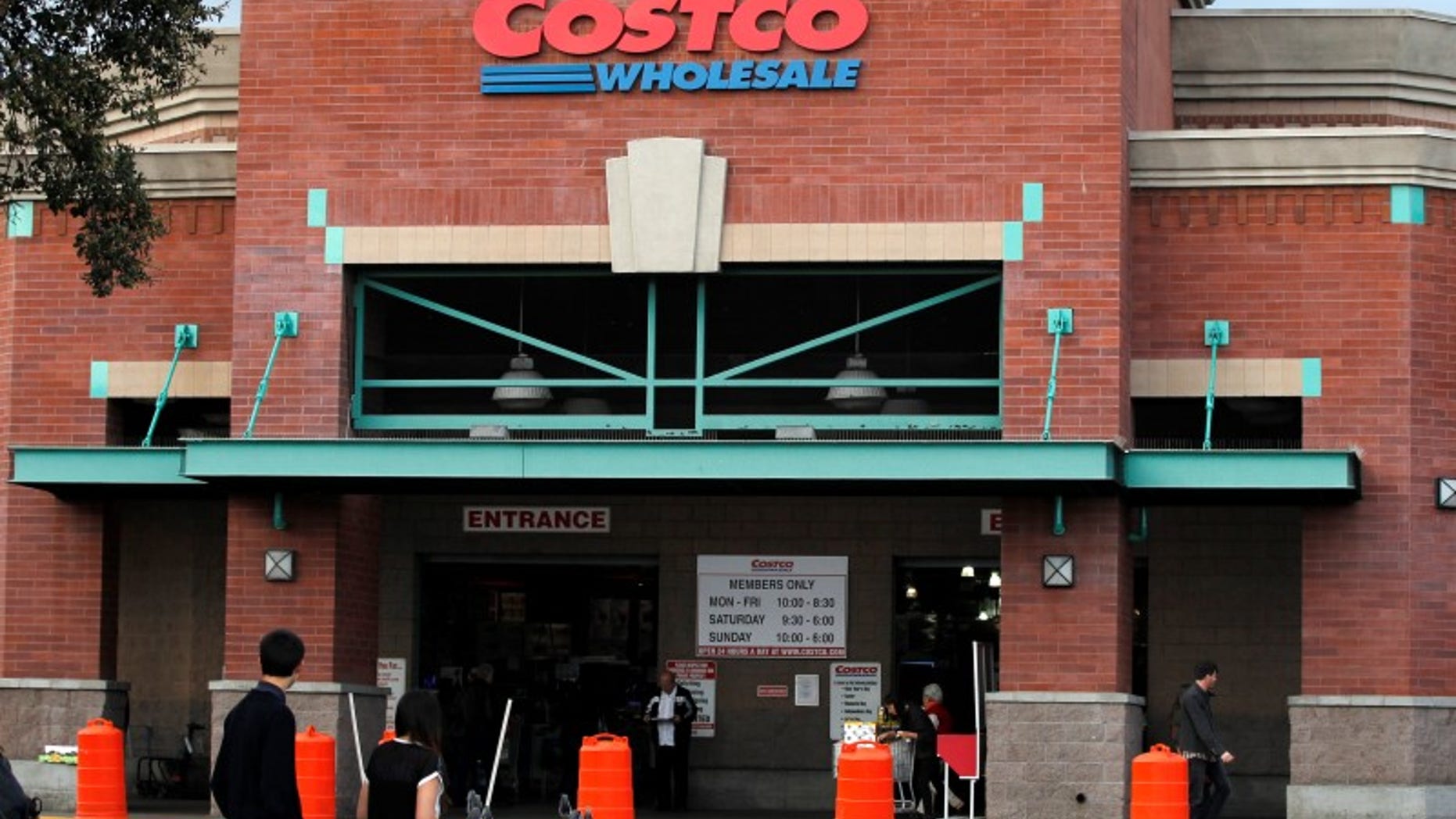 Shoppers are pictured outside a Costco Wholesale store in Los Angeles, California March 6, 2013. REUTERS/Mario Anzuoni