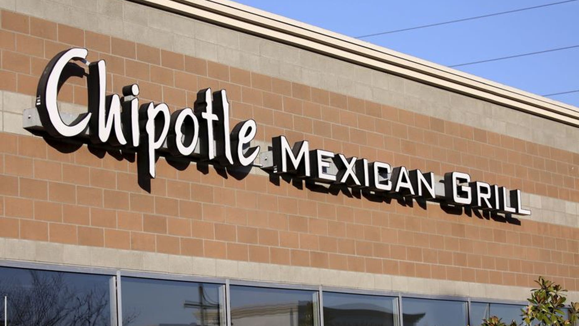 A Chipotle restaurant is shown in Federal Way, Washington in this November 20, 2015 file photo. REUTERS/David Ryder/Files