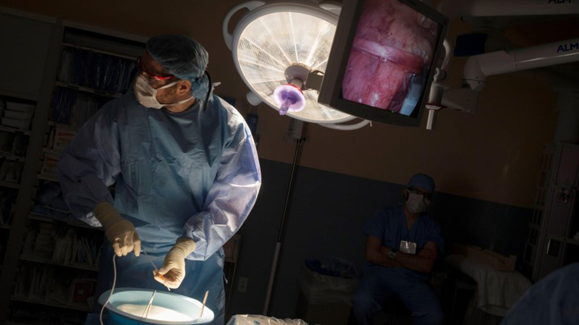 Surgeon Zalazun looks at monitor displaying donor kidney for patient Abernathy, who participated in five-way organ transplant swap in New York