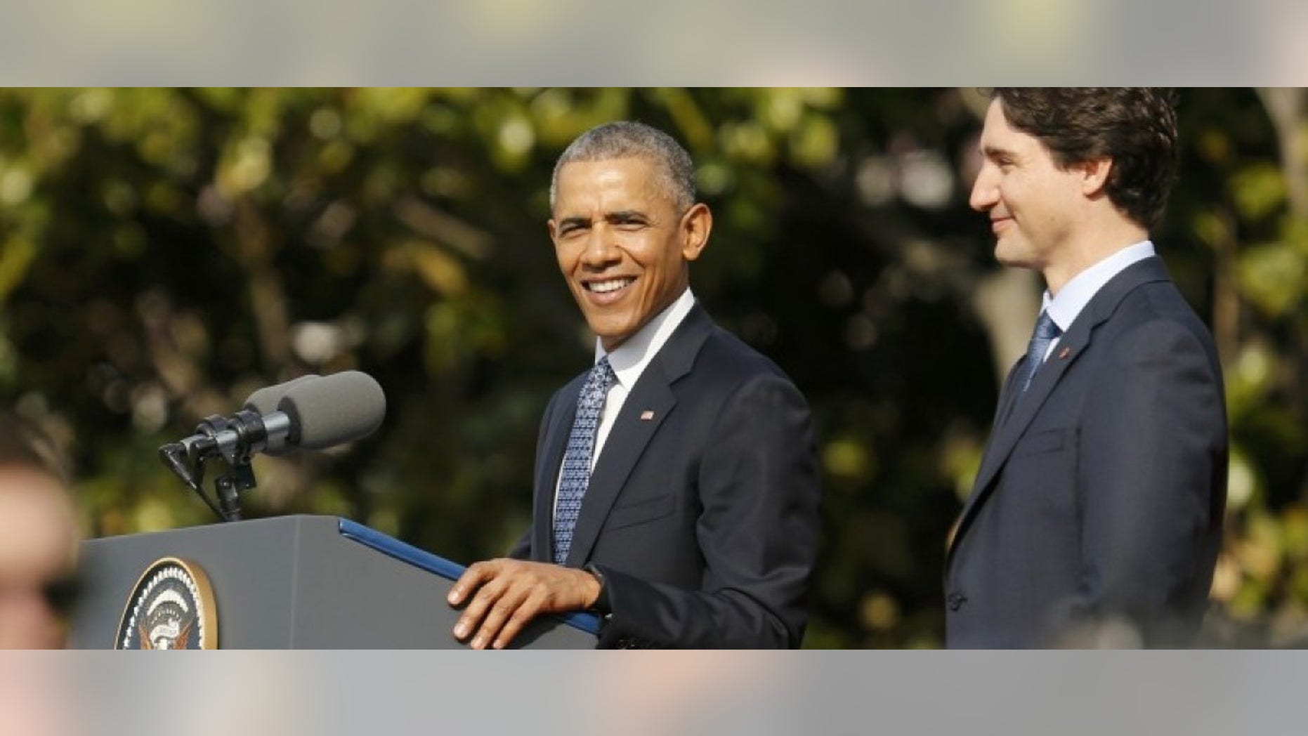 U.S. President Barack Obama (L) welcomes Canadian Prime Minister Justin Trudeau (R) at the official arrival ceremony at the White House in Washington March 10, 2016. REUTERS/Jonathan Ernst