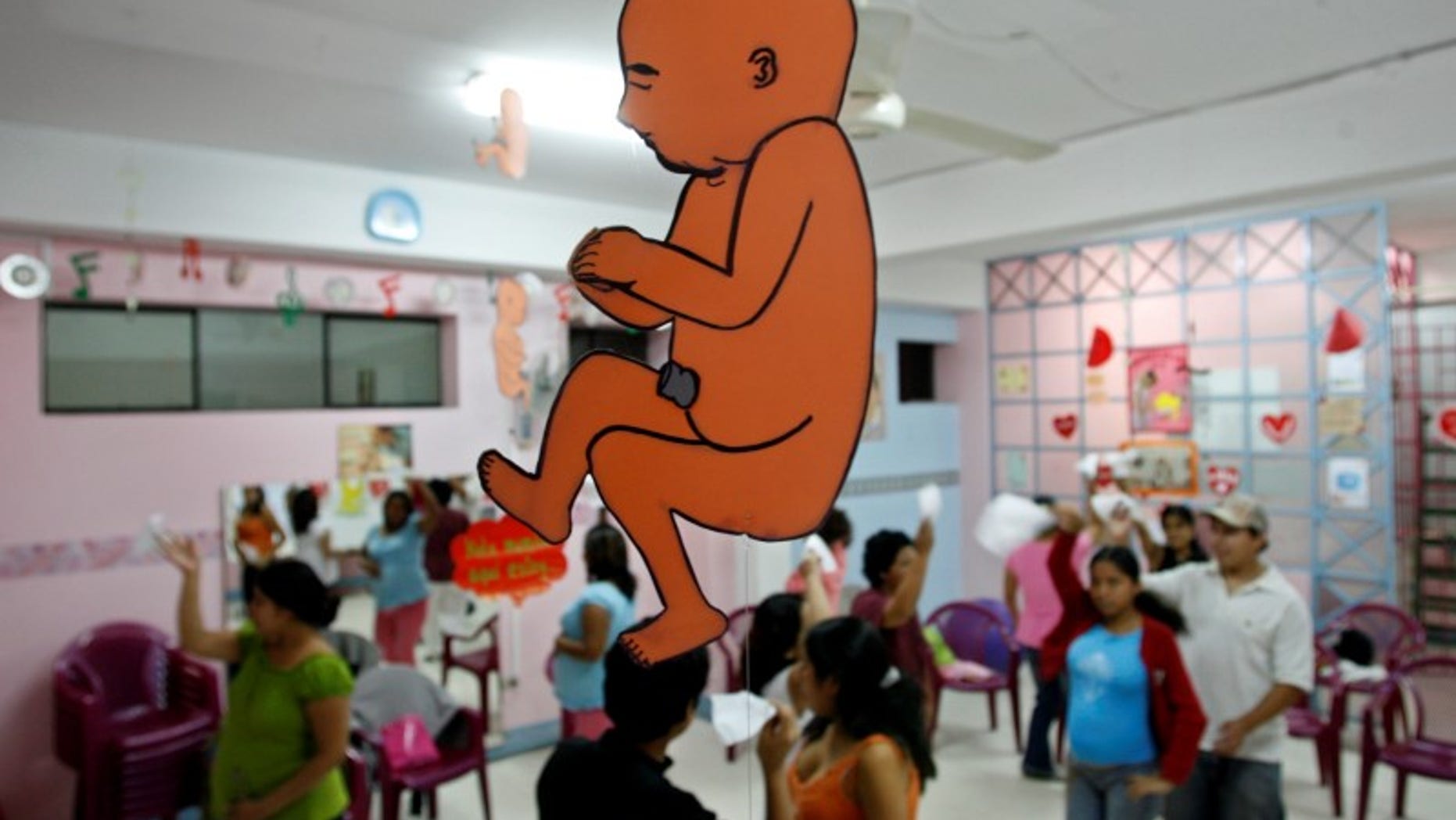 Future mothers attend a workshop in Lima's maternity hospital