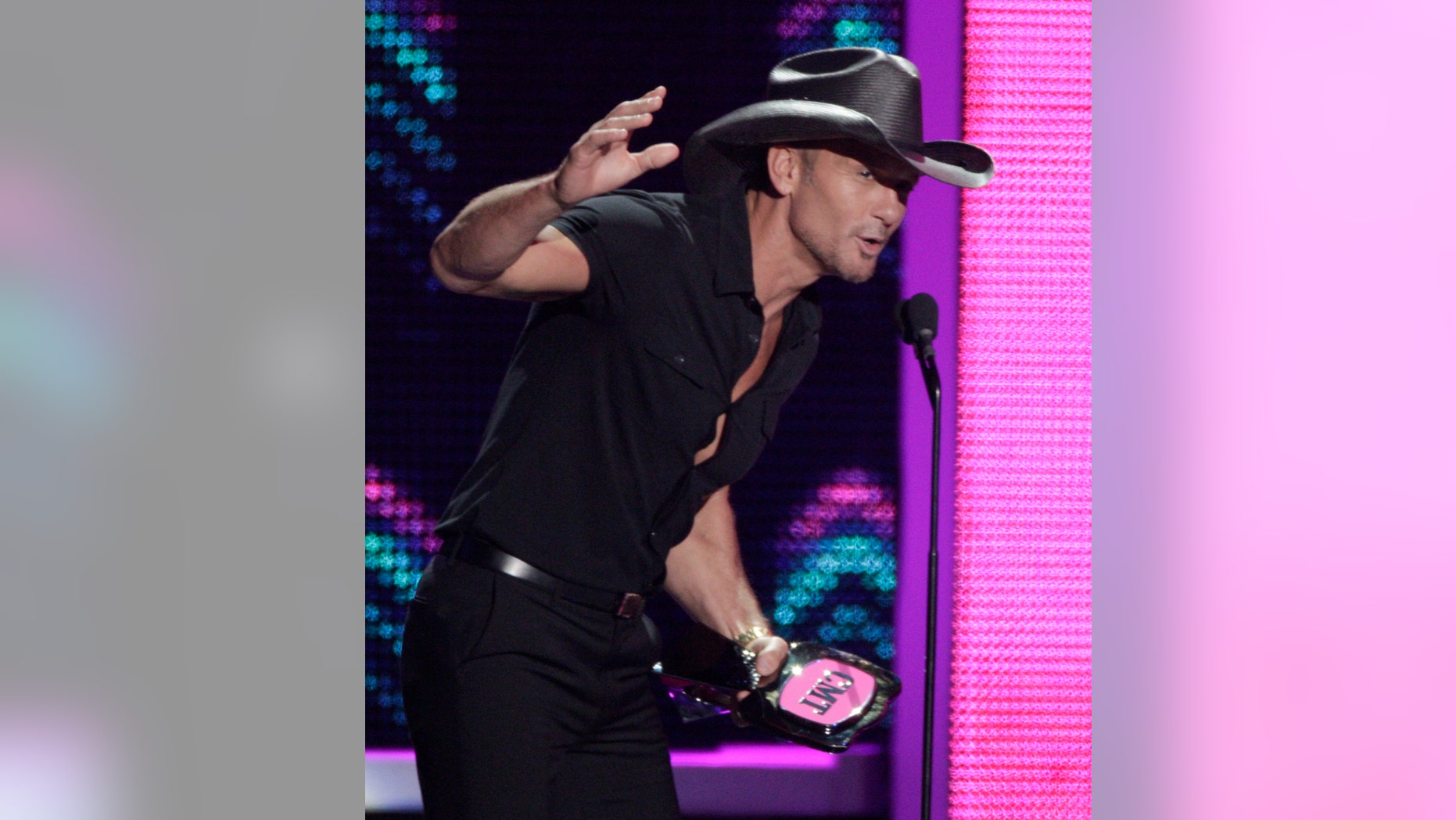 Tim McGraw accepts the award for video of the year for Humble and Kind at the CMT Music Awards at the Bridgestone Arena on Wednesday, June 8, 2016, in Nashville, Tenn. (Photo by Wade Payne/Invision/AP)