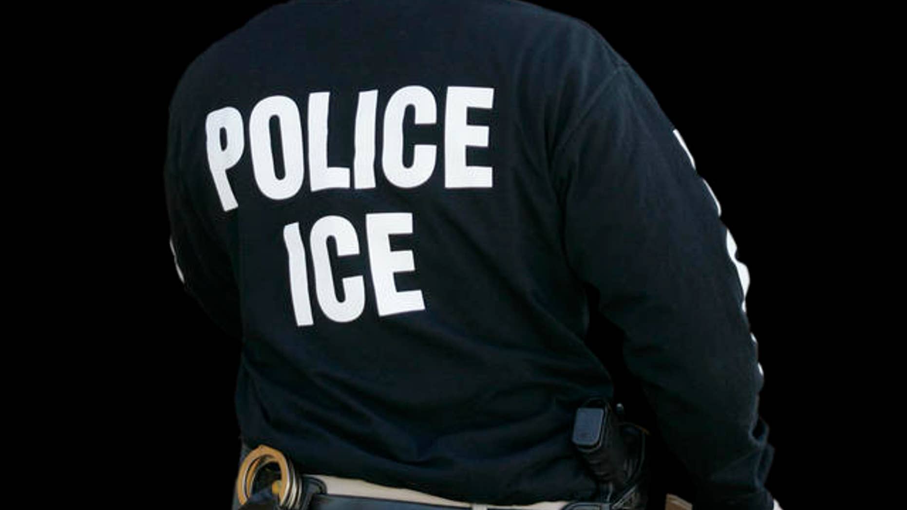 An Immigration and Customs Enforcement agent enters a restaurant to remove evidence in Cheektowaga, N.Y., Wednesday April 16, 2008. A Buffalo-area restaurant owner and nine business associates are accused of smuggling illegal Mexican immigrants into the U.S. to work in restaurants in New York, Pennsylvania, Ohio and West Virginia. (AP Photo/David Duprey)