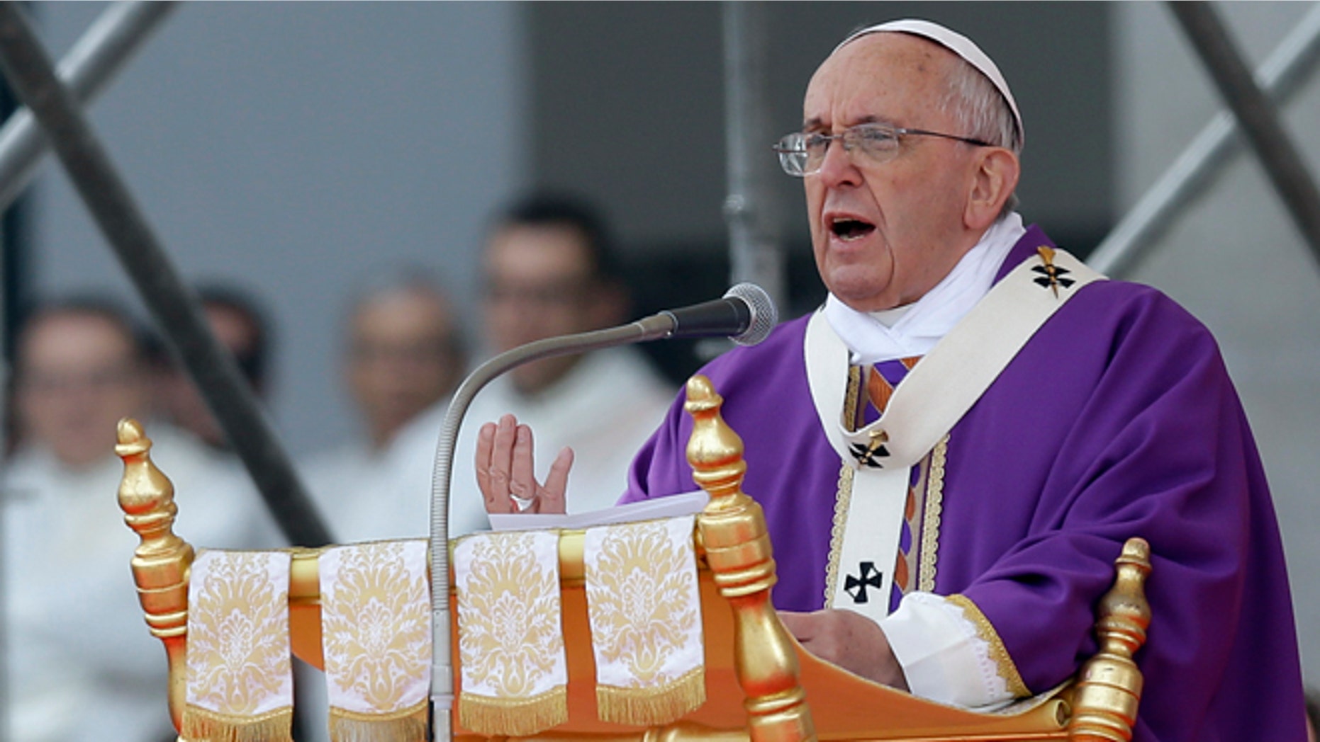 Pope Francis celebrates a Mass in Naples, Italy, Saturday, March 21, 2015. Pope Francis made an impassioned defense of the unemployed during a speech to people in the poor Neapolitan neighborhood of Scampia Saturday. (AP Photo/Gregorio Borgia)