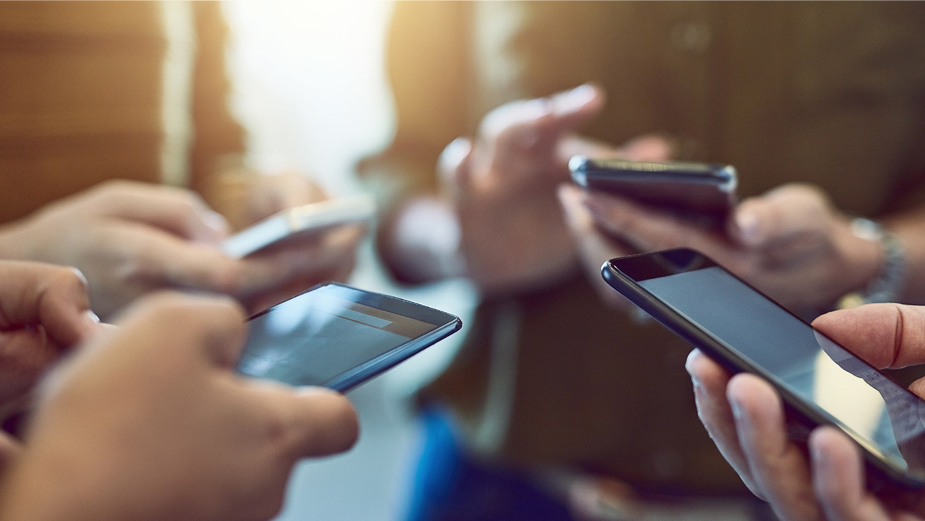 A hotel is offering discounts to anyone willing to stay off their phones.