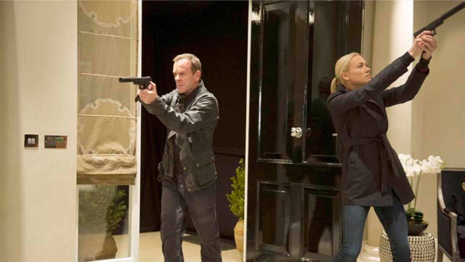 Kiefer Sutherland (Jack Bauer) and Yvonne Strahovski (Kate Morgan) take aim in '24: Live Another Day' (courtesy Fox Broadcasting)