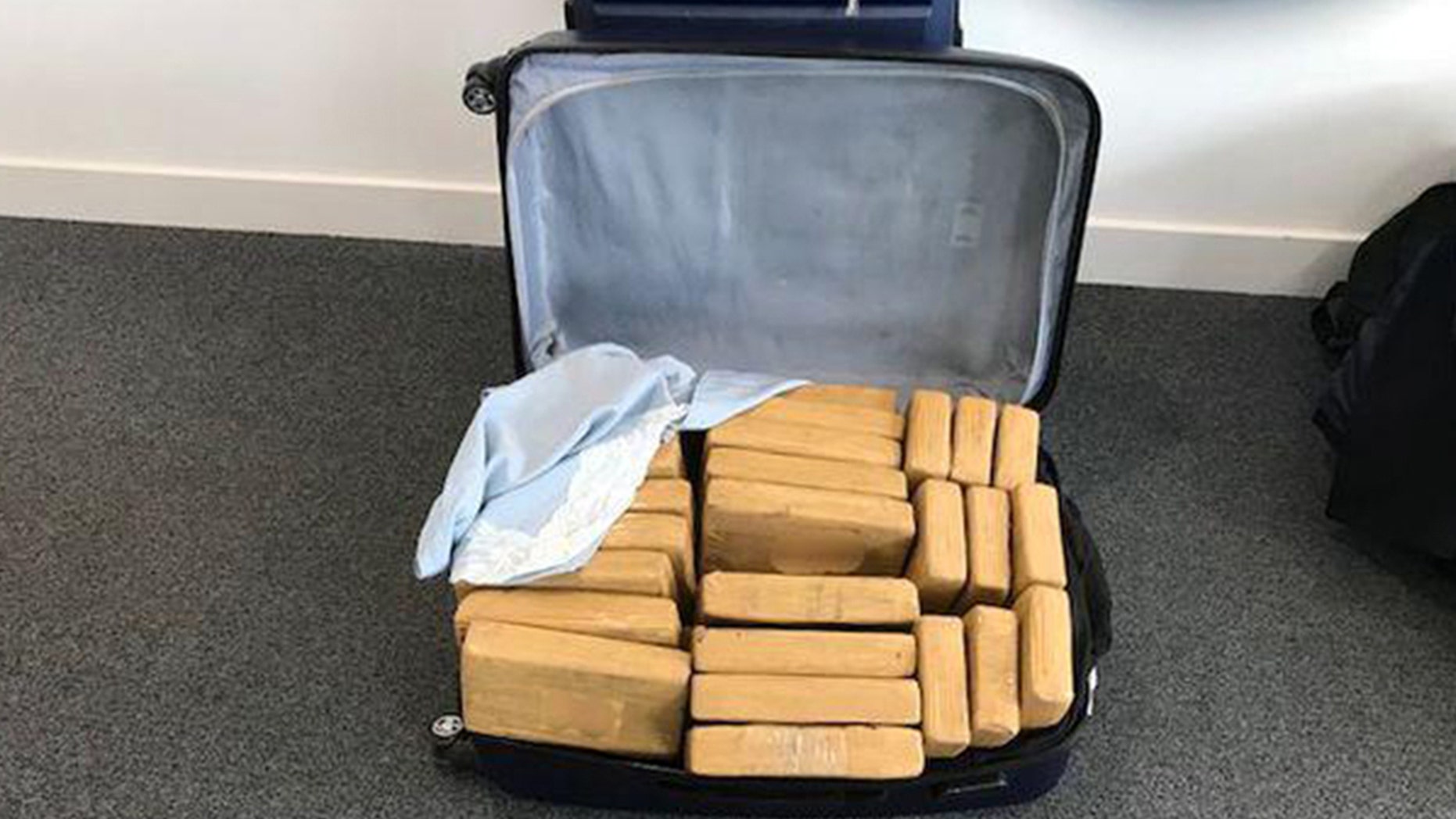 5 Men Caught Smuggling $71 Million Worth Of Cocaine In Their Suitcases ...