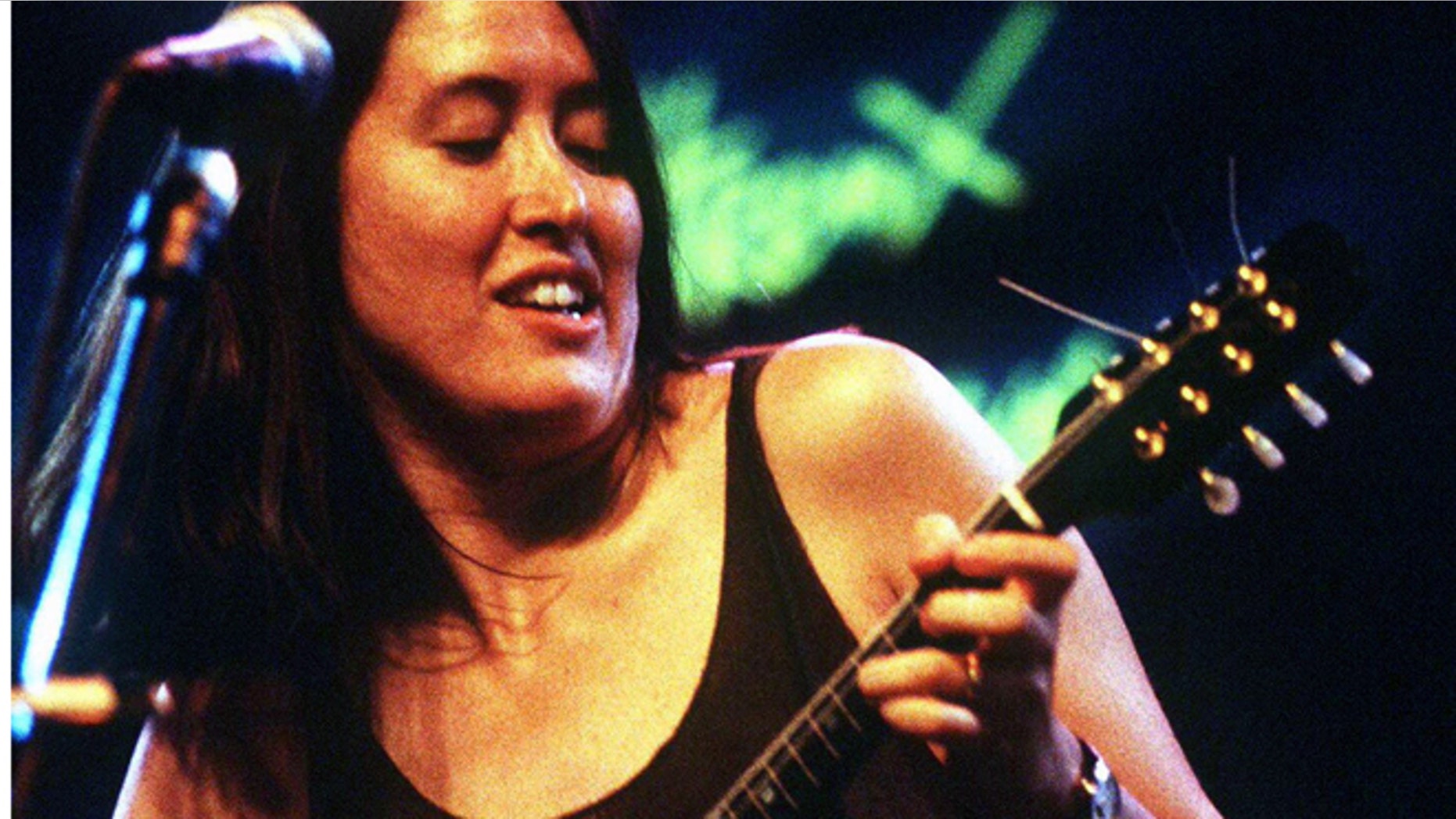 The American singer Michelle Shocked entertains the audience at the jazz festival of Montreux on July 11, 1995.