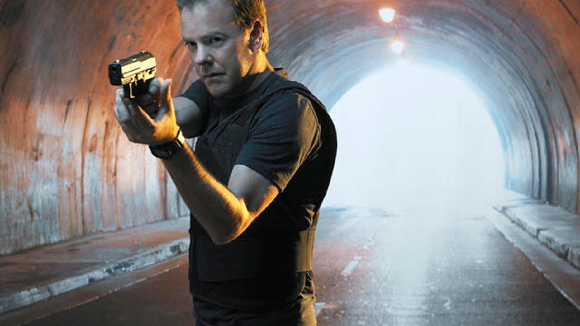 24: Kiefer Sutherland is Jack Bauer in the fourth season special two-hour
premiere of 24 Sunday, Jan. 9 (8:00-10:00 PM ET/PT). 24 airs in its regular
time period Mondays (9:00-10:00 PM ET/PT), starting Jan. 10 on FOX. �
�2004 FOX BROADCASTING COMPANY. Cr: Anthony Mandler/FOX