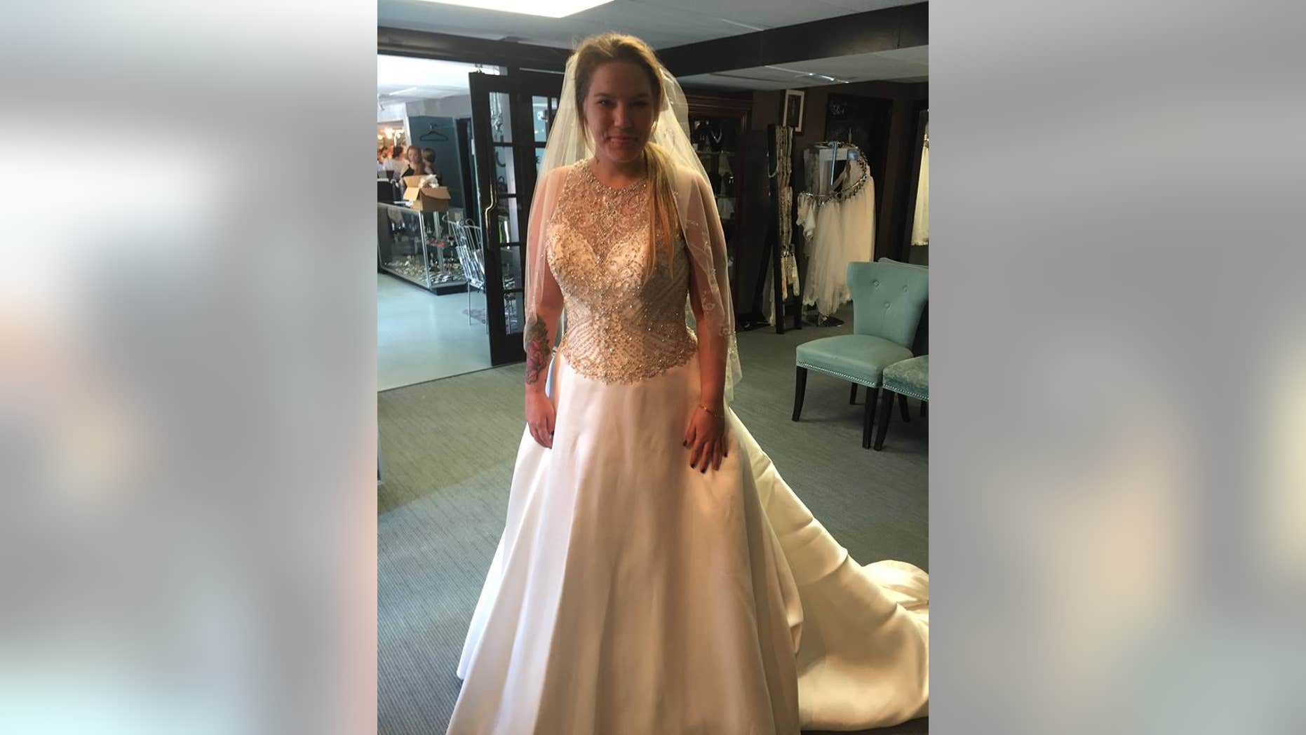 Vickie Davis helped to get the Waffle House waitress, Virginia Stanley, a wedding dress to thank her for saving her son's life.