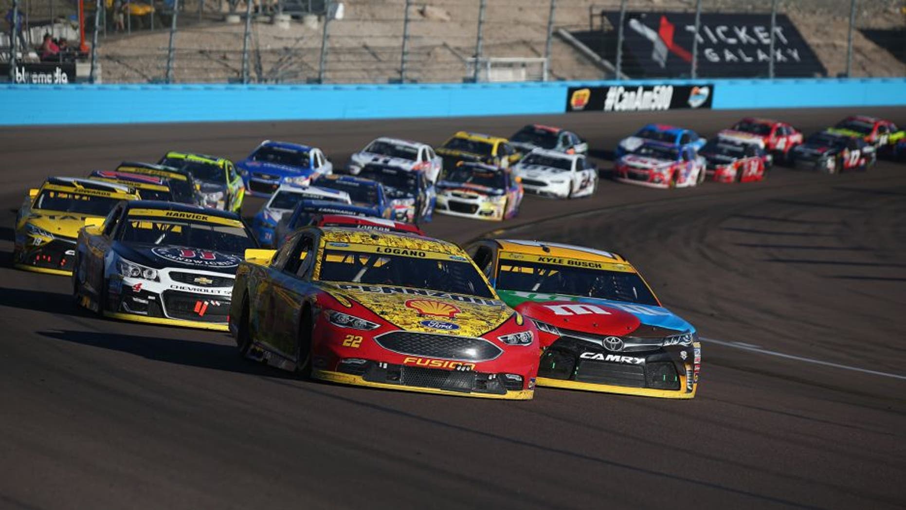 AVONDALE, AZ - NOVEMBER 13: Joey Logano, driver of the #22 Shell Pennzoil Ford, leads a restart during the NASCAR Sprint Cup Series Can-Am 500 at Phoenix International Raceway on November 13, 2016 in Avondale, Arizona. (Photo by Sarah Crabill/Getty Images)