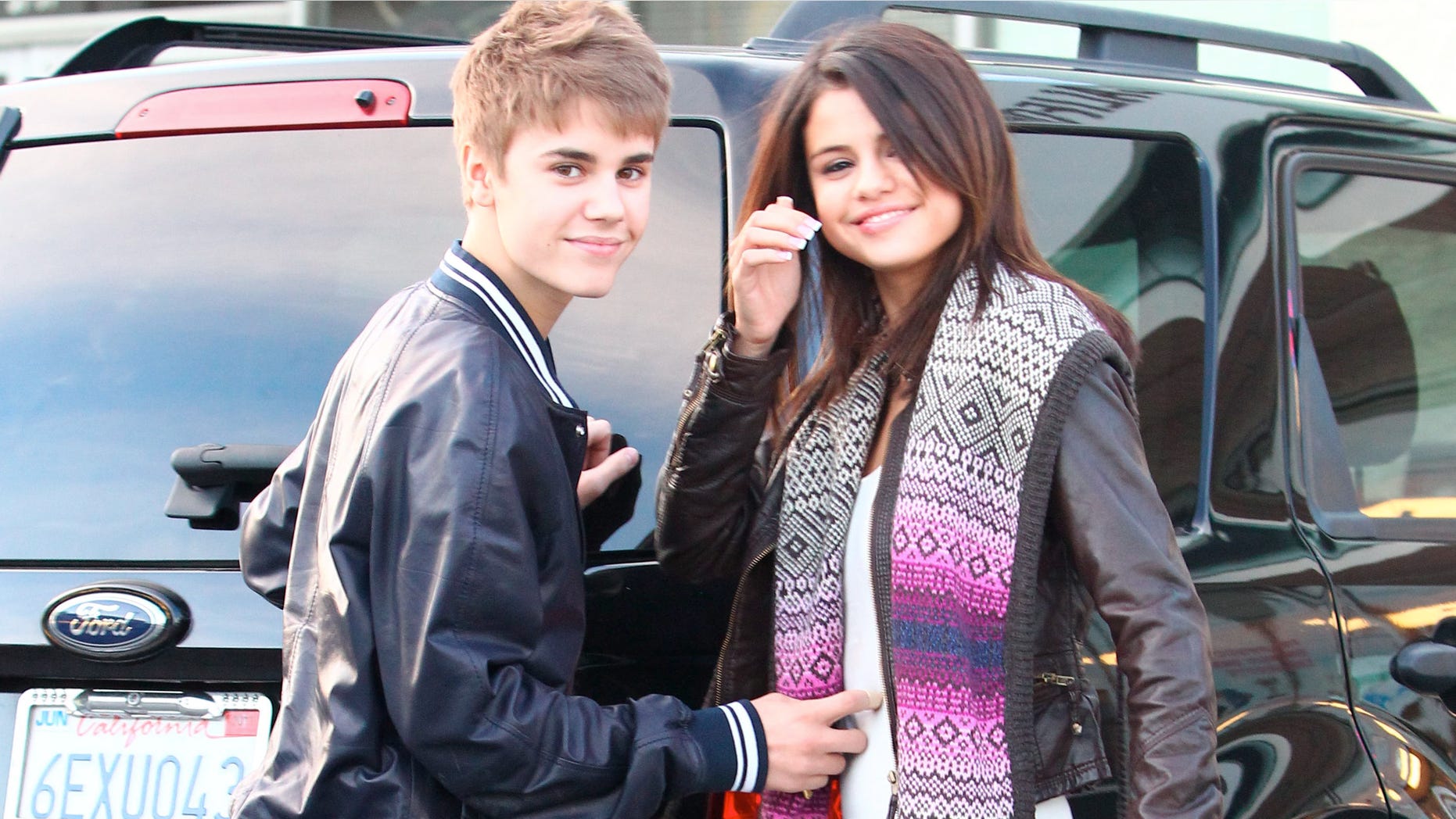 Justin Bieber and Selena Gomez grocery shopping March 1, 2011 X17online.com