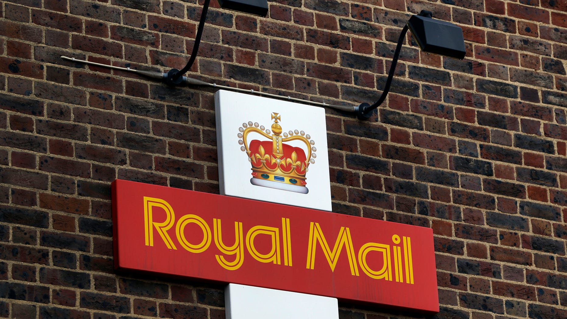 A Royal Mail Post Office is seen in London, Thursday, Oct. 10, 2013. British Business Secretary Vince Cable defended the government's sale of a majority stake in Royal Mail on Wednesday, saying that more than 700,000 retail investors have sought shares in the initial public offering. Shares are expected to be priced at between 260 pence and 330 pence, giving Royal Mail a market valuation of between 2.6 billion pounds (4.1 billion US dollars) and 3.3 billion pounds. The government would raise between 1.04 billion pounds and 1.72 billion pounds based on these figures.(AP Photo/Lefteris Pitarakis)