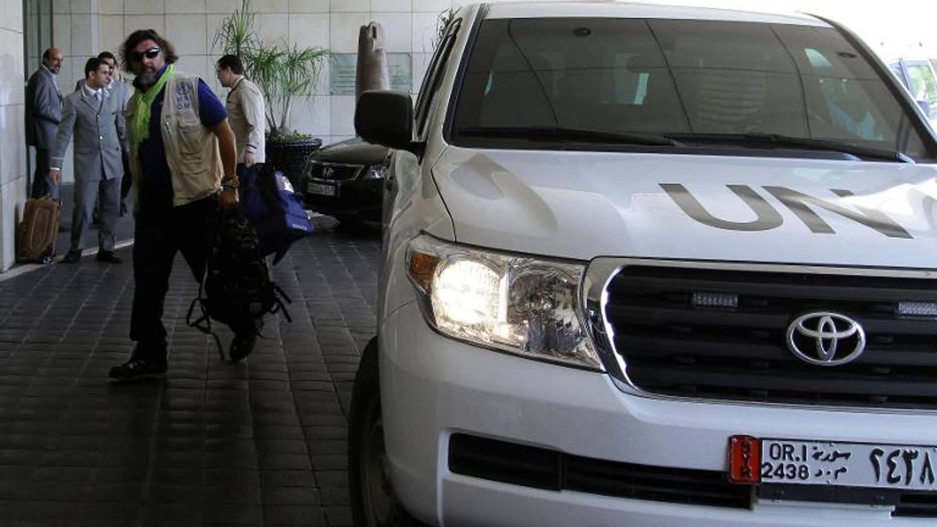Members of the UN chemical weapons investigation team, arrive in the Syrian capital Damascus, September 25, 2013