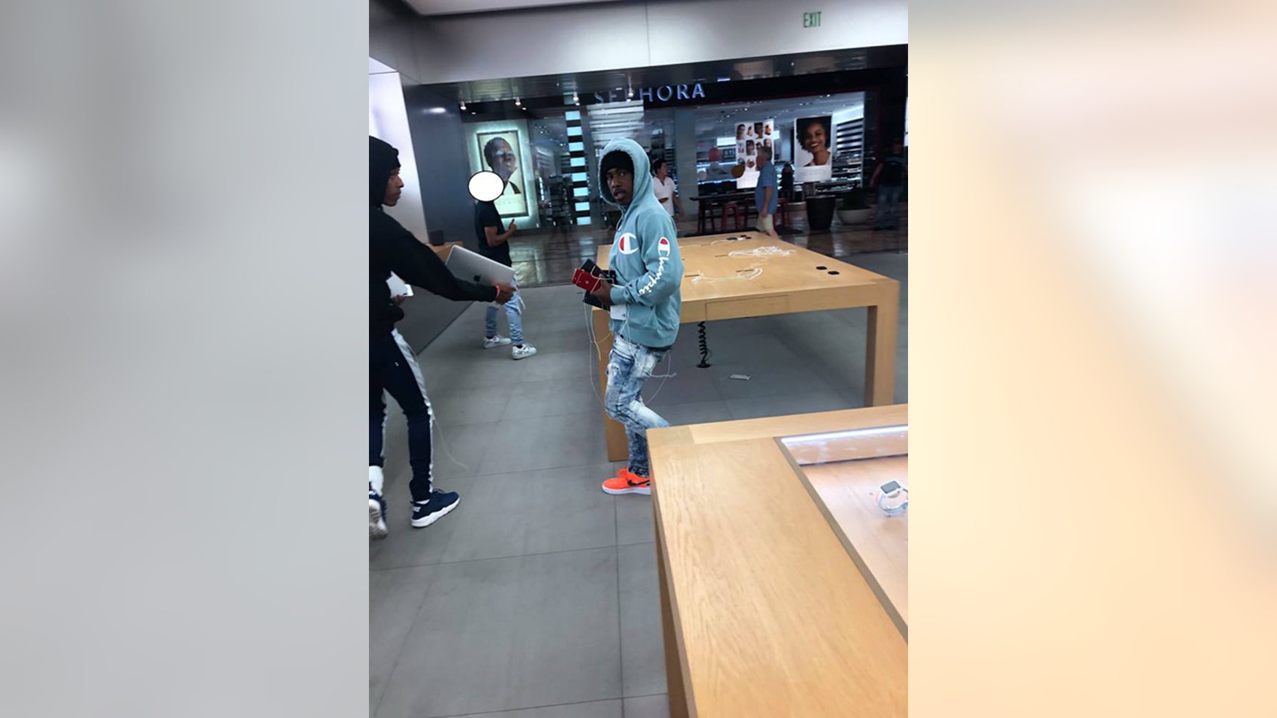 Police are searching for four suspects who robbed a Northern California Apple Store on Tuesday night.