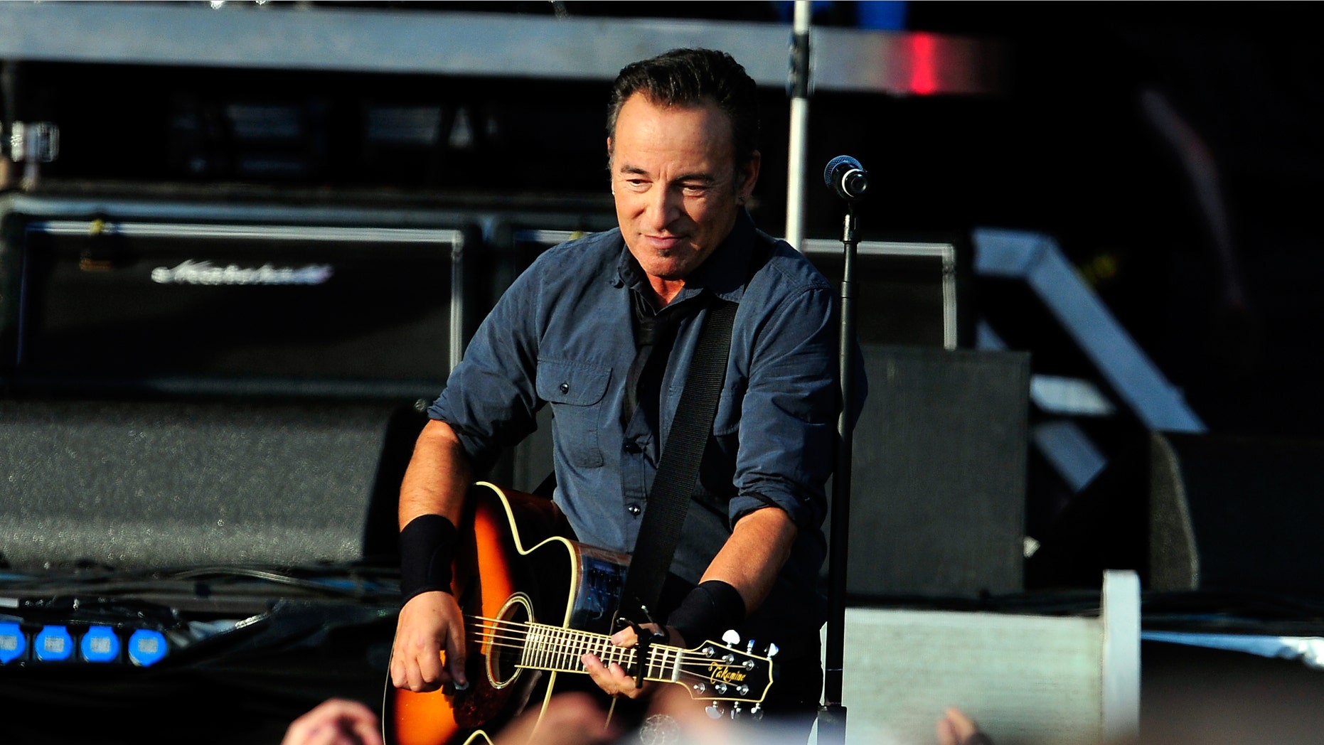 LONDON, ENGLAND - JUNE 30: Bruce Springsteen performs at Hard Rock Calling Day 2 at Olympic Park on June 30, 2013 in London, England. (Photo by Matt Kent/Getty Images)