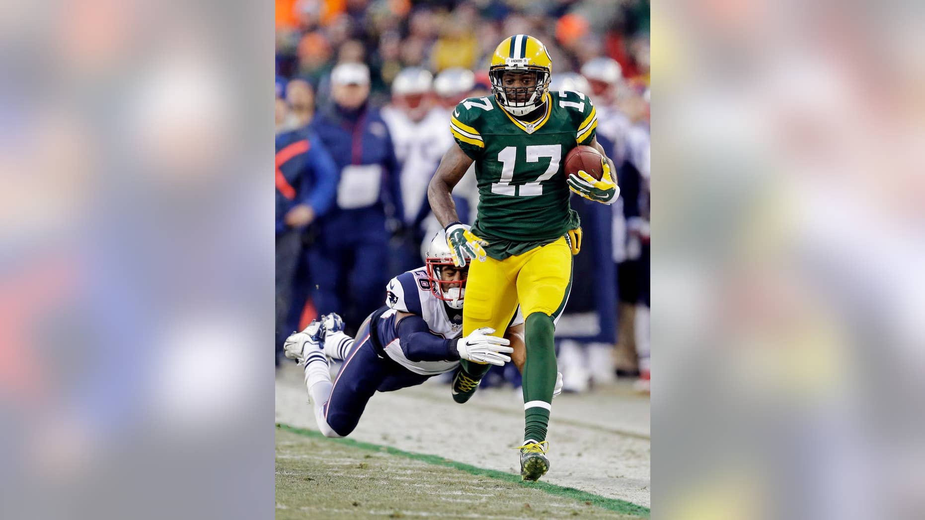Green Bay Packers' Davante Adams tries to break away from New England Patriots' Logan Ryan during the first half of an NFL football game Sunday, Nov. 30, 2014, in Green Bay, Wis. (AP Photo/Tom Lynn)