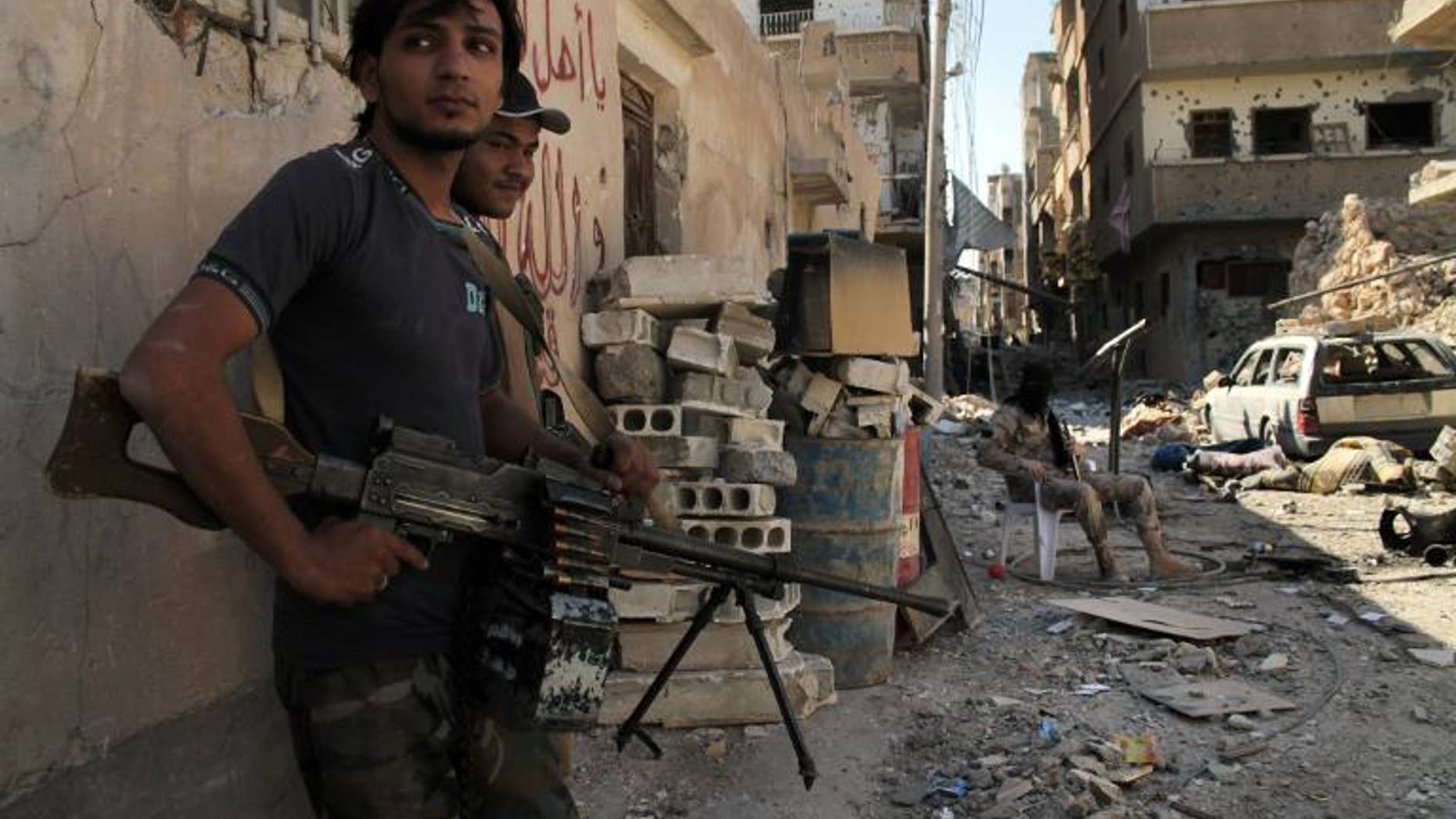 Opposition fighters hold a position in the Jubaila neighbourhood of Syria's northeastern city of Deir Ezzor on September 30, 2013