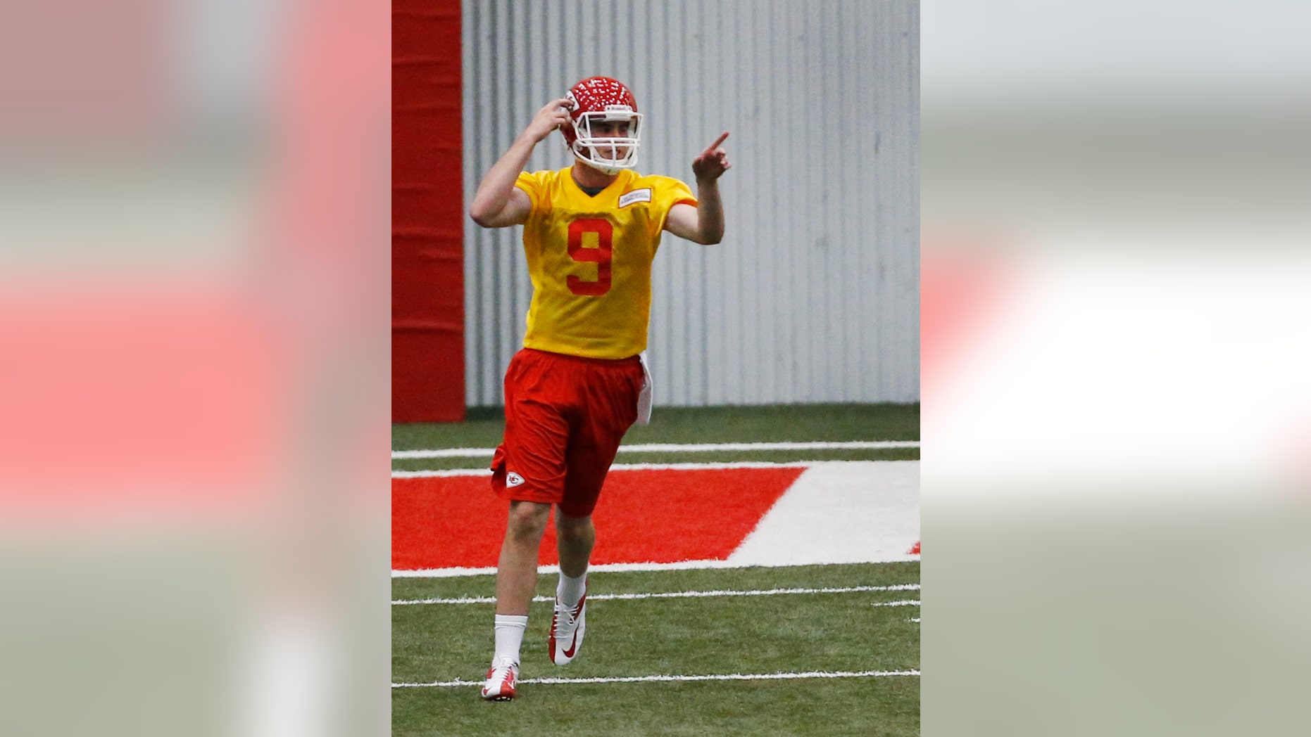 Kansas City Chiefs quarterback Tyler Bray (9) points to another player during NFL football rookie minicamp at the team's practice facility in Kansas City, Mo., Friday, May 10, 2013. (AP Photo/Orlin Wagner)