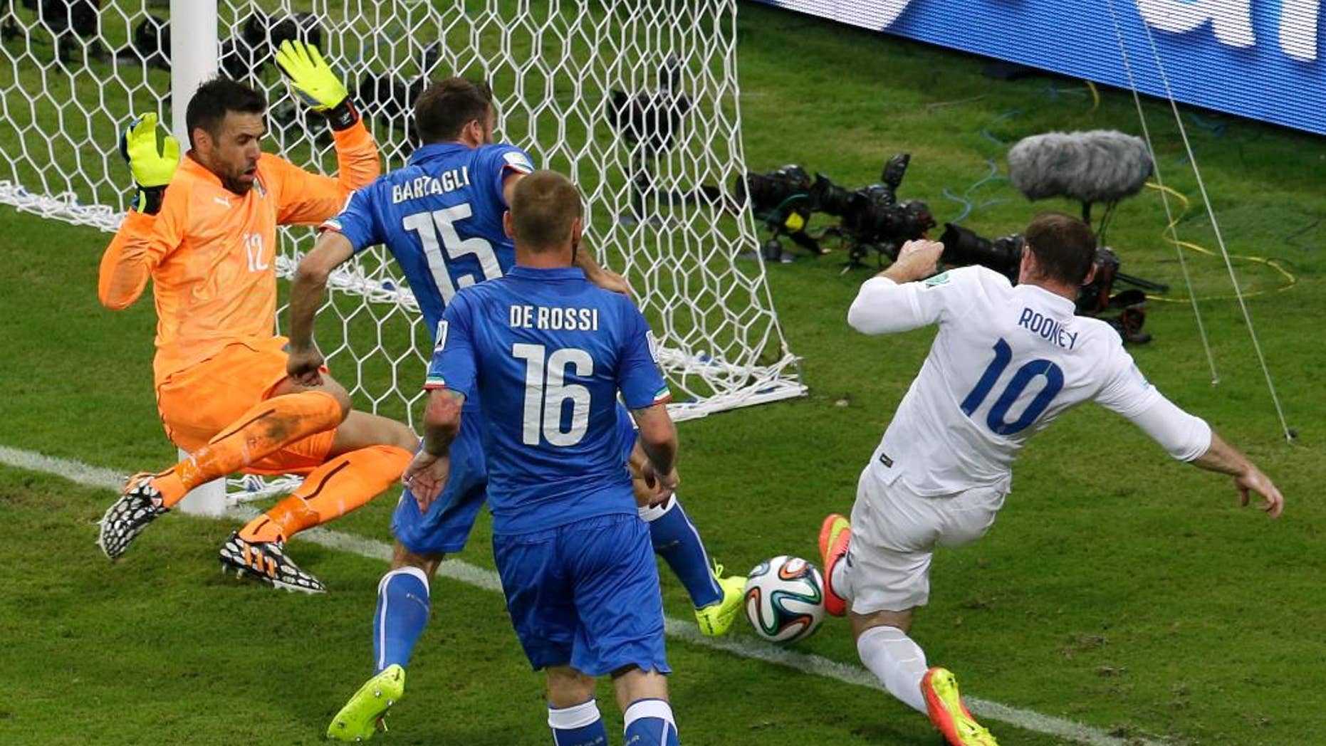 England's Wayne Rooney, right, fails to score during the group D World Cup soccer match between England and Italy at the Arena da Amazonia in Manaus, Brazil, Saturday, June 14, 2014. (AP Photo/Themba Hadebe)