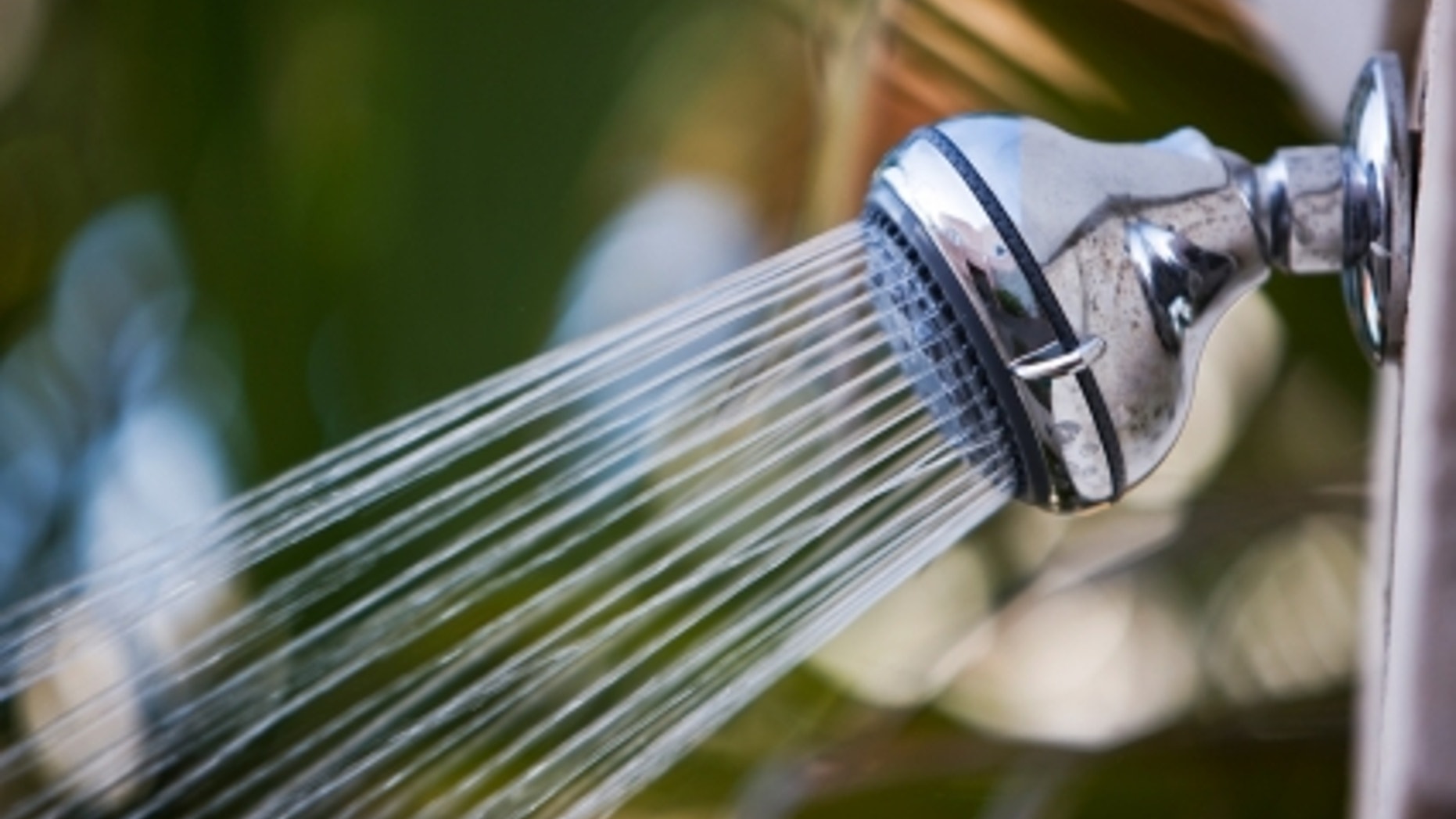 Shower head, blurred, canon 1Ds mark III