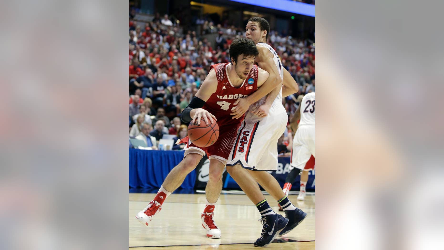 Wisconsin forward Frank Kaminsky, left, tries to drive past Arizona forward Aaron Gordon during the second half in a regional final NCAA college basketball tournament game, Saturday, March 29, 2014, in Anaheim, Calif. (AP Photo/Alex Gallardo)