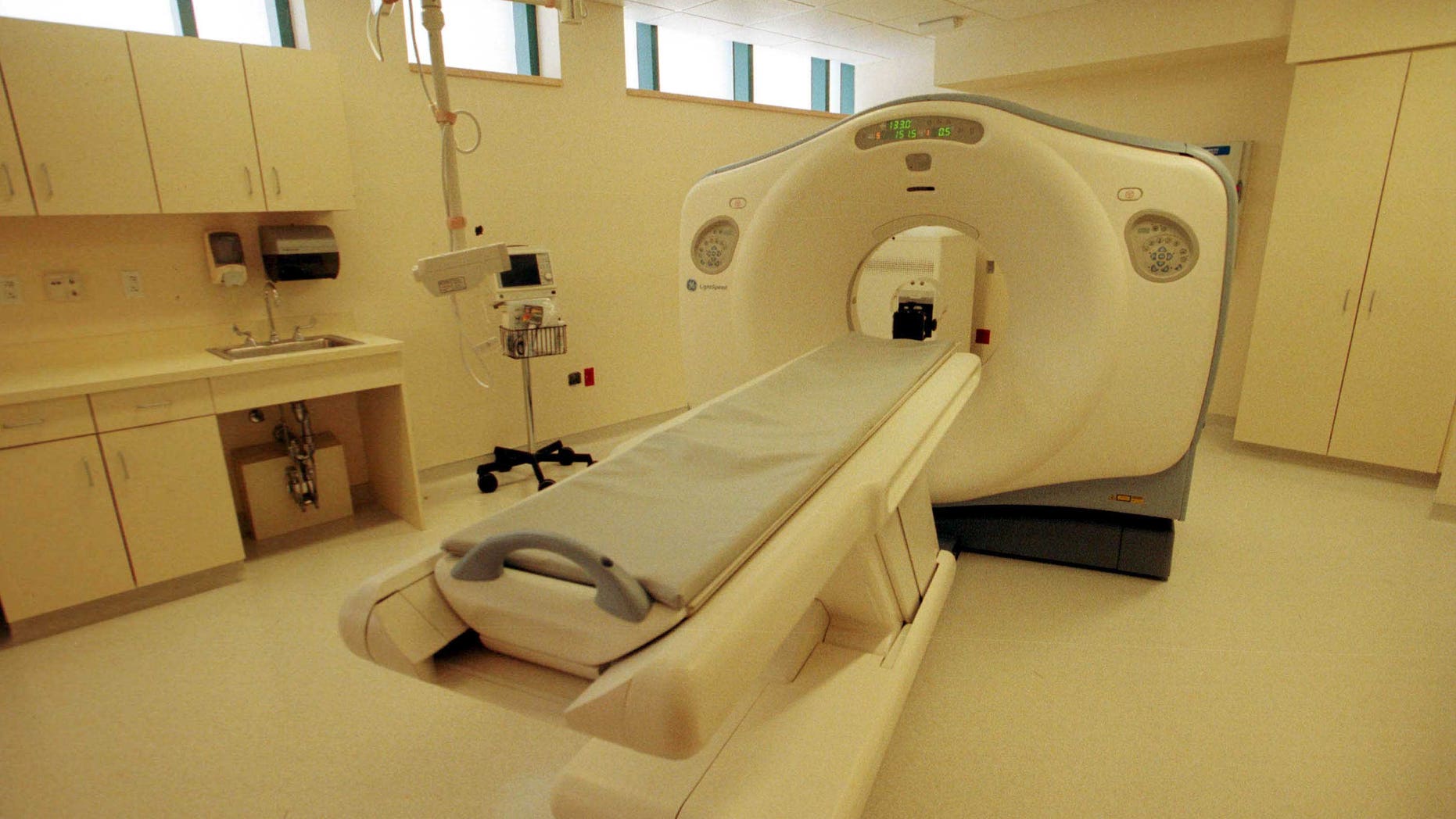 391978 07: A high-speed Cat Scan at the newly-opened Berenson Emergency Department at Beth Israel Deaconess Medical Center sits empty July 16, 2001 in Boston, Massachusetts. The department, which opens officially July 17, 2001, combines the most advanced medical, diagnostic, and communications technologies in the industry today. (Photo by Darren McCollester/Getty Images)